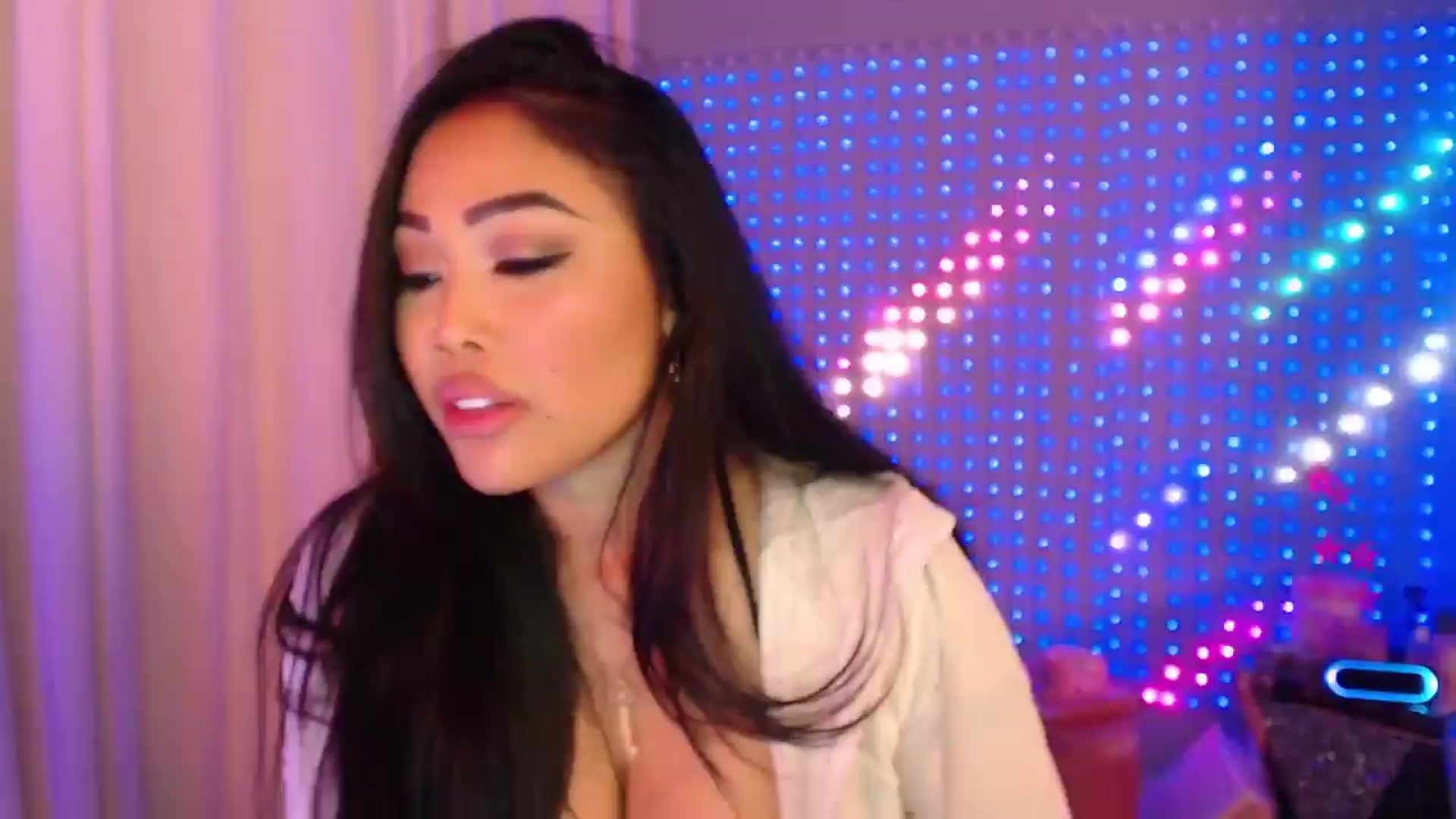 Gallery image thumbnail from SinCityVEE's myfreecams stream on, 03/30/2024, 09:18 image 5 of 20