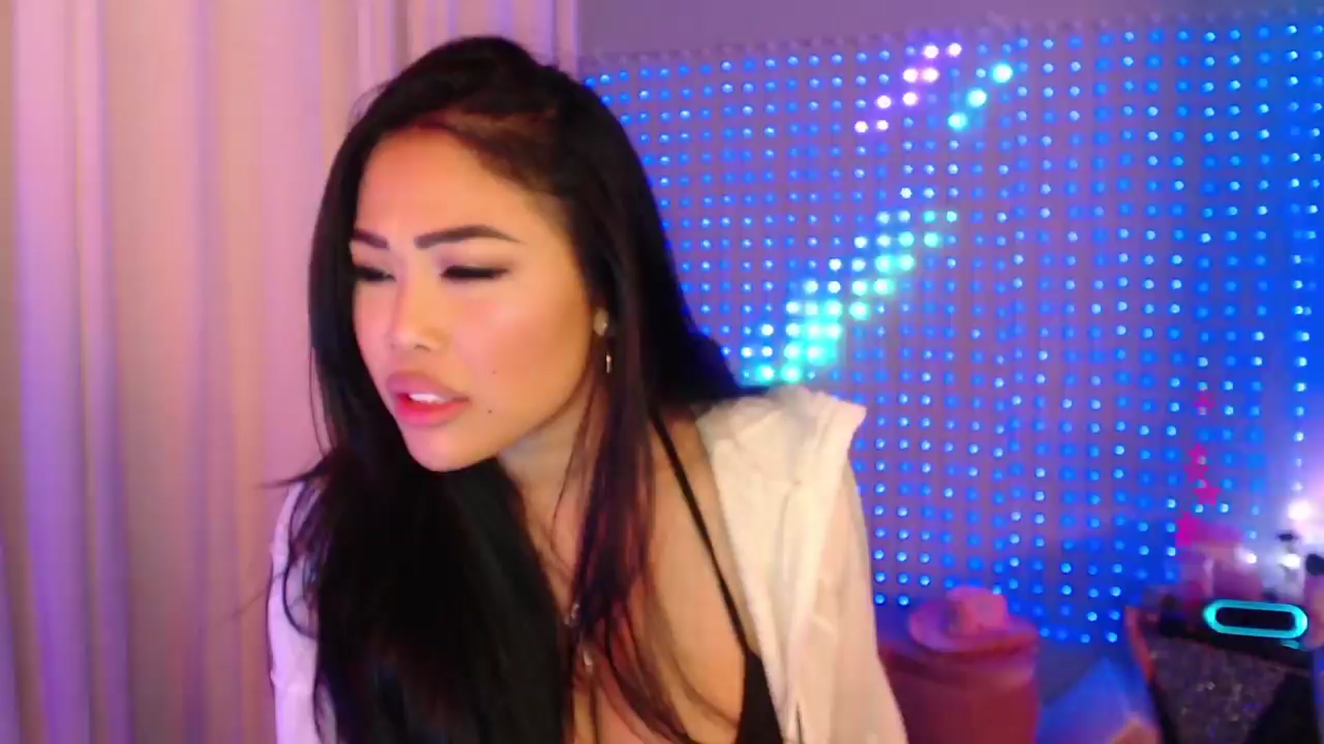 Gallery image thumbnail from SinCityVEE's myfreecams stream on, 03/30/2024, 09:18 image 6 of 20