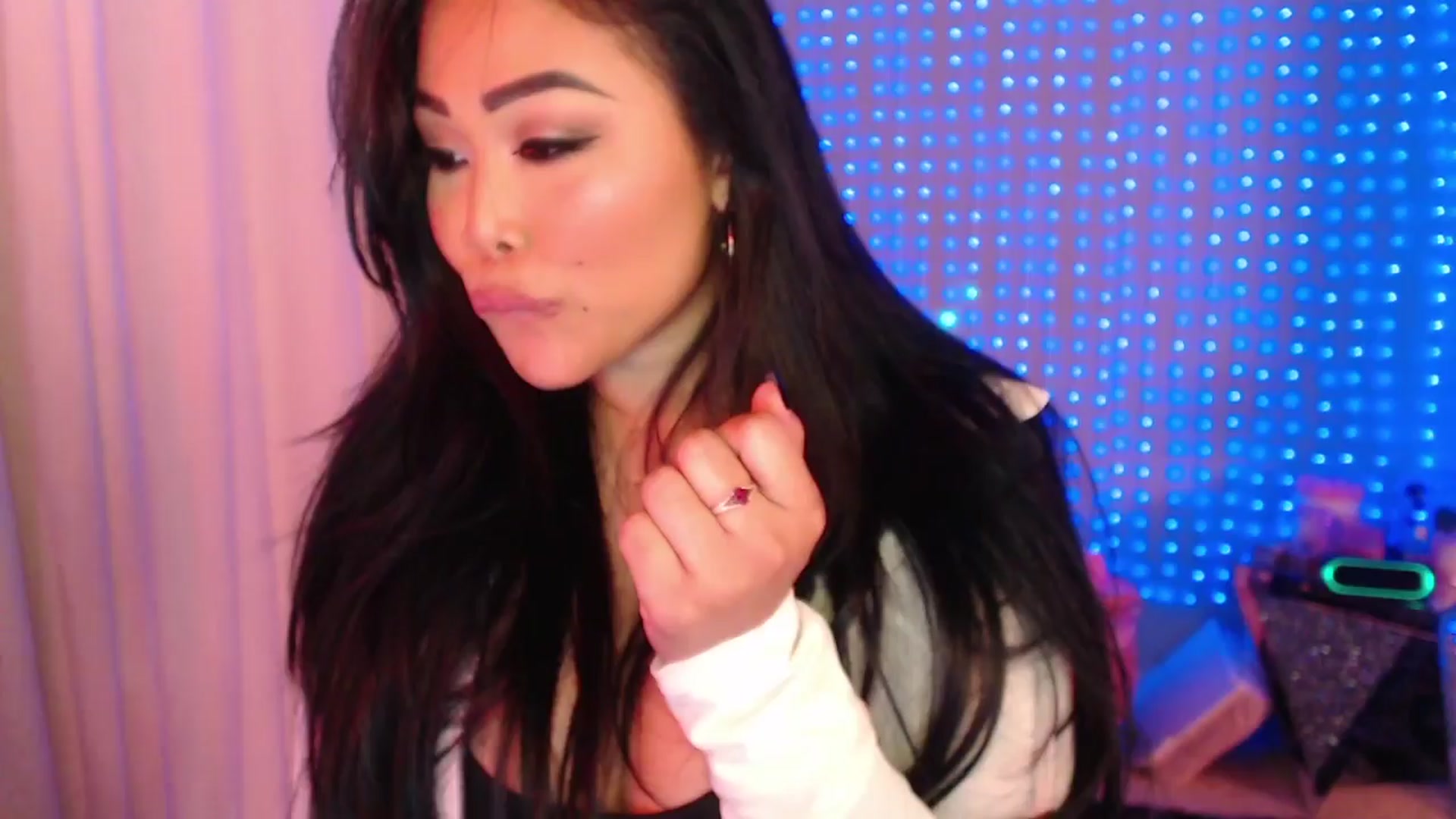 Gallery image thumbnail from SinCityVEE's myfreecams stream on, 03/30/2024, 09:18 image 1 of 20