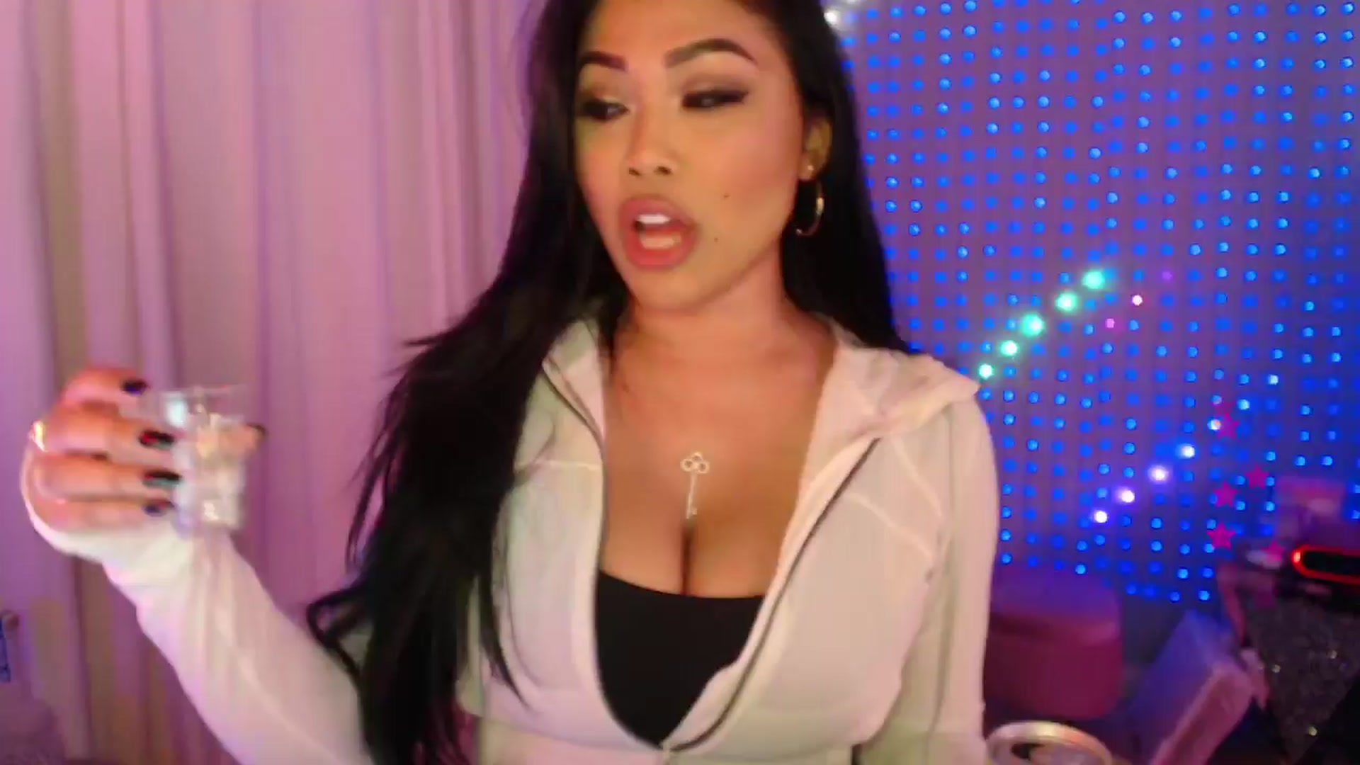 Gallery image thumbnail from SinCityVEE's myfreecams stream on, 04/05/2024, 06:09 image 16 of 20