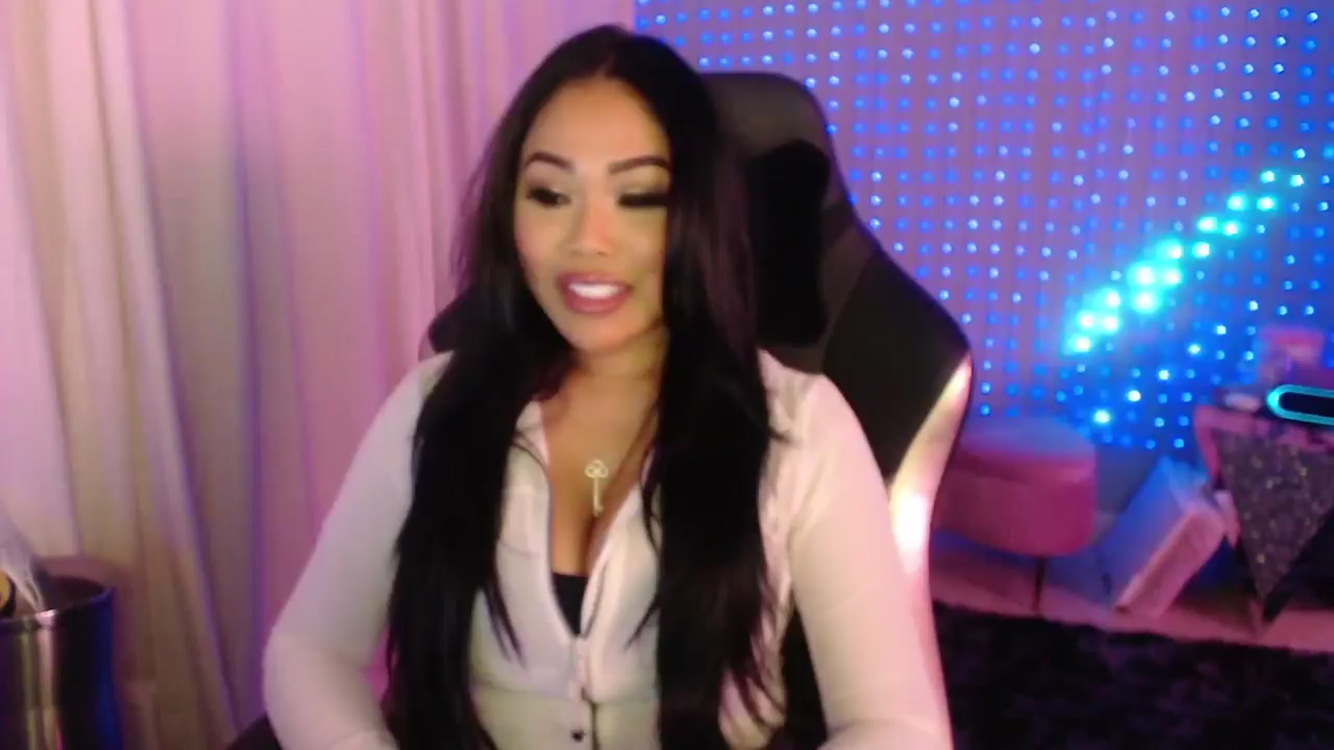 Gallery image thumbnail from SinCityVEE's myfreecams stream on, 04/05/2024, 06:09 image 1 of 20