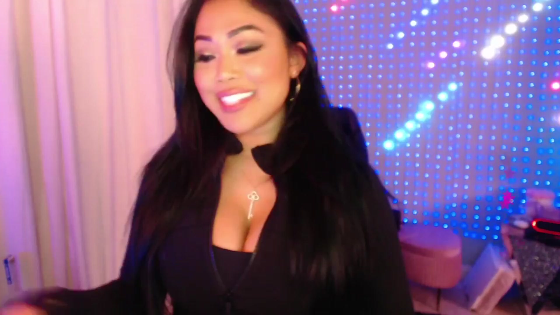 Gallery image thumbnail from SinCityVEE's myfreecams stream on, 04/05/2024, 06:09 image 18 of 20