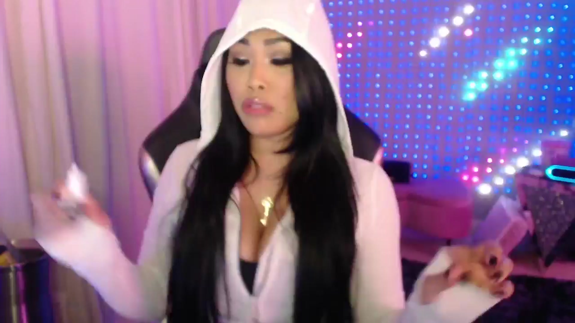 Gallery image thumbnail from SinCityVEE's myfreecams stream on, 04/05/2024, 06:09 image 5 of 20