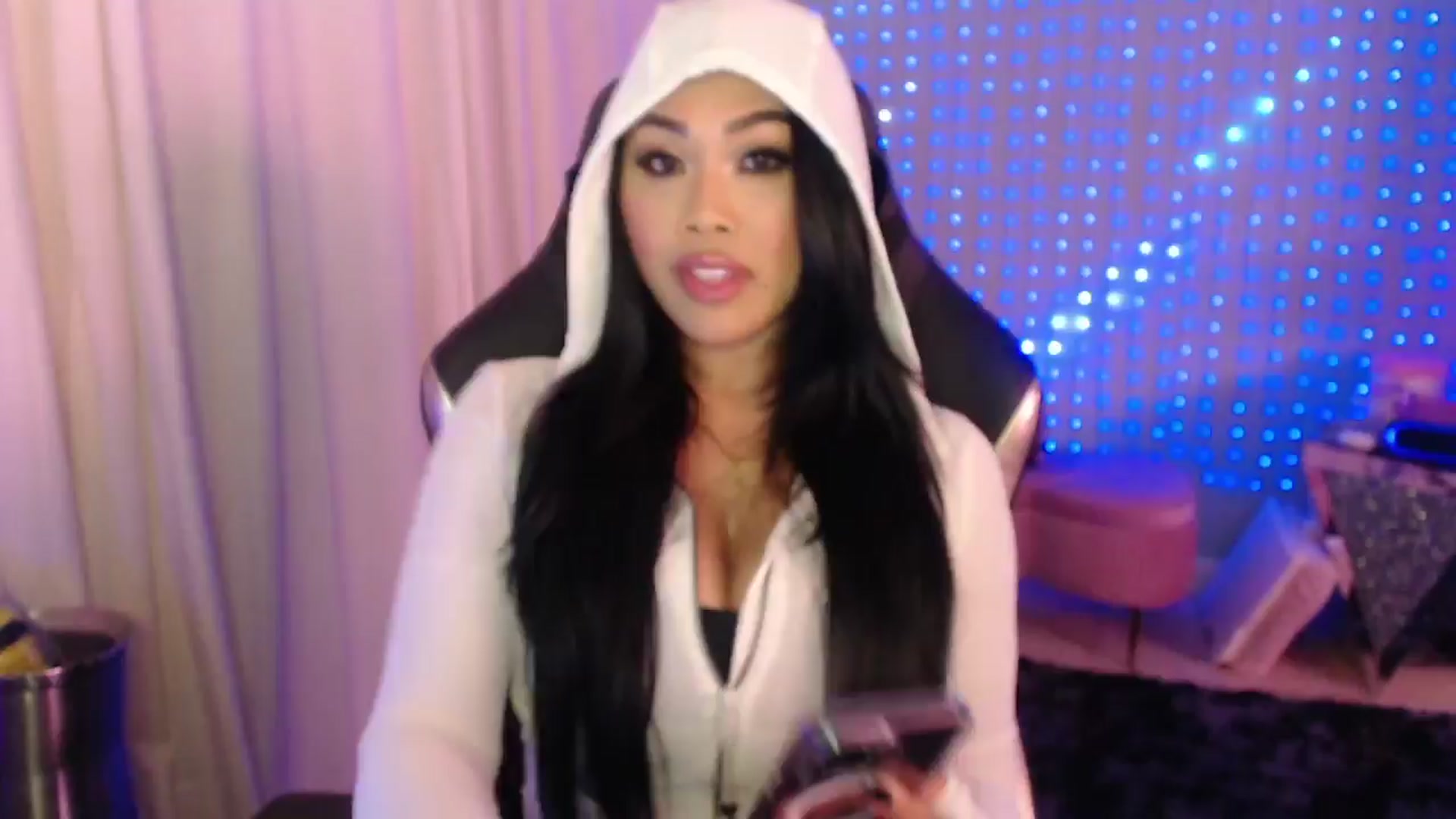 Gallery image thumbnail from SinCityVEE's myfreecams stream on, 04/05/2024, 06:09 image 4 of 20