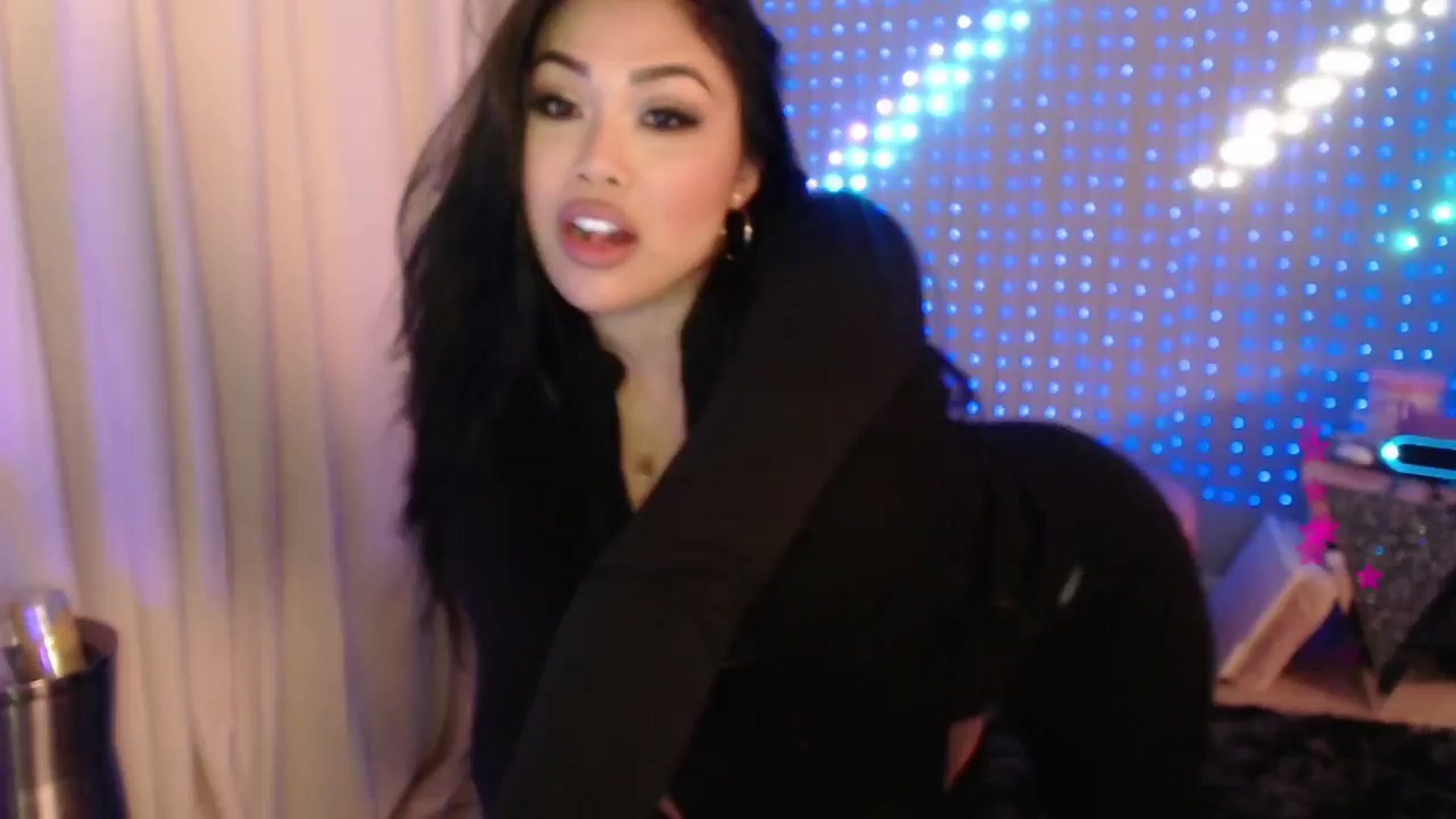 Gallery image thumbnail from SinCityVEE's myfreecams stream on, 04/05/2024, 10:44 image 13 of 20