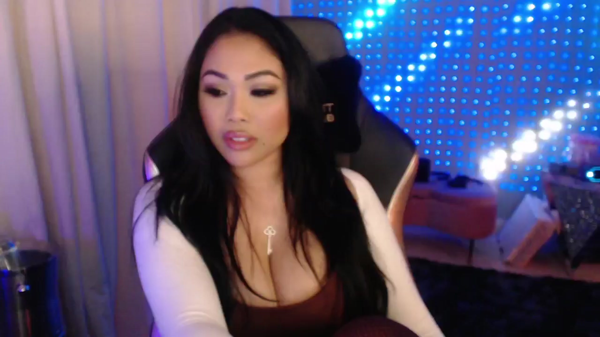Gallery image thumbnail from SinCityVEE's myfreecams stream on, 04/06/2024, 08:17 image 2 of 20