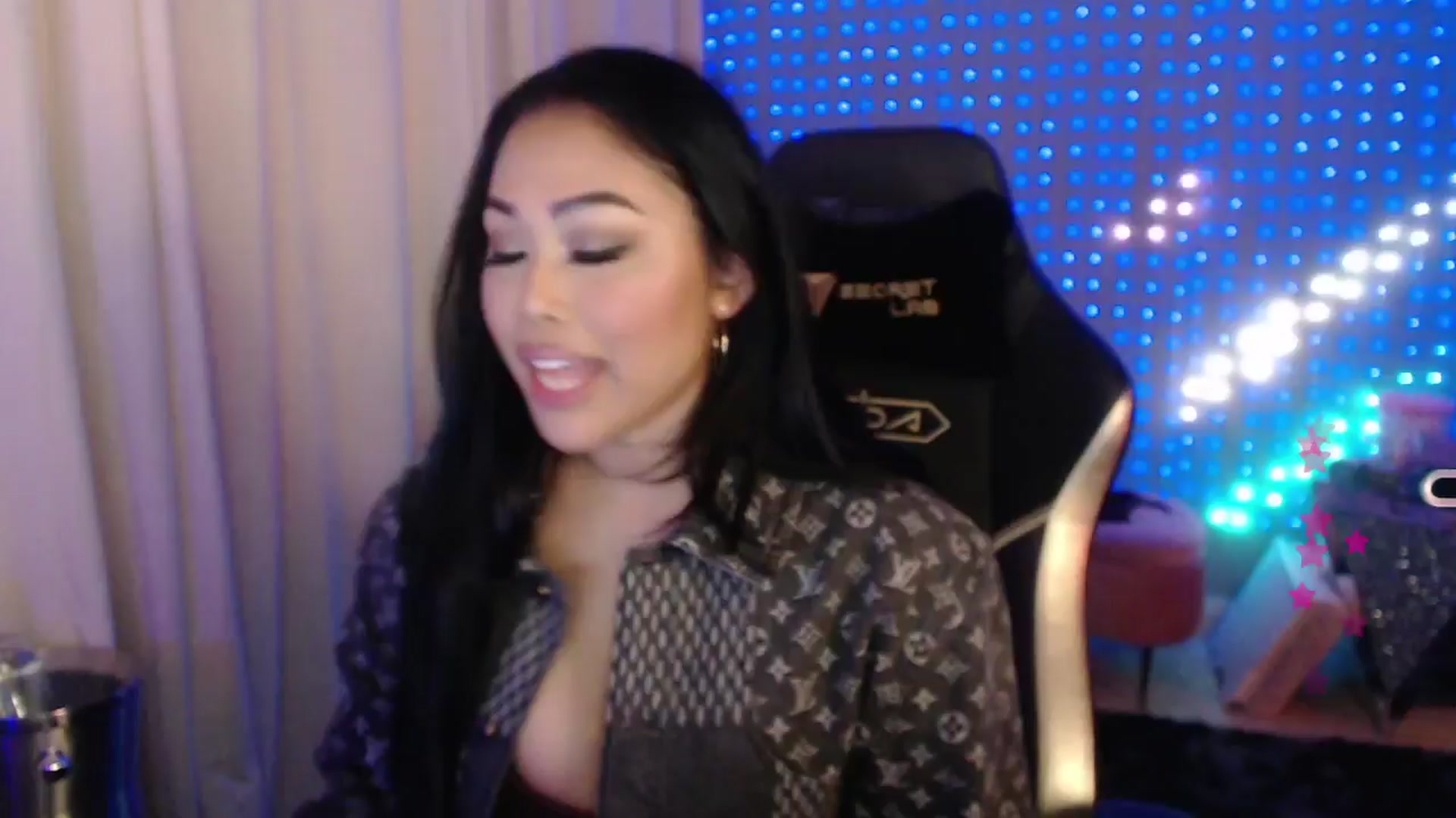 Gallery image thumbnail from SinCityVEE's myfreecams stream on, 04/06/2024, 08:17 image 4 of 20