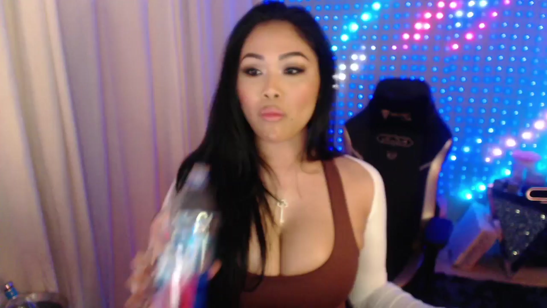 Gallery image thumbnail from SinCityVEE's myfreecams stream on, 04/06/2024, 08:17 image 10 of 20