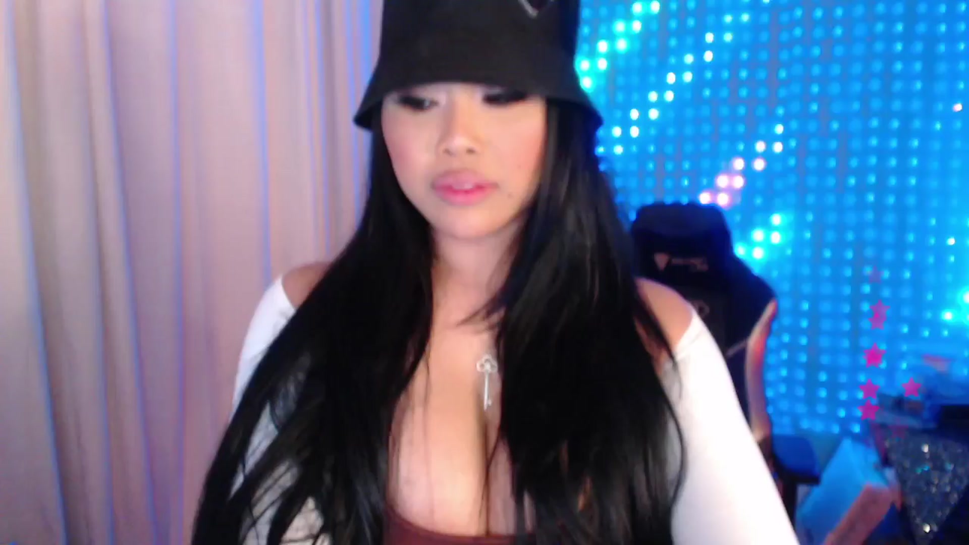 Gallery image thumbnail from SinCityVEE's myfreecams stream on, 04/06/2024, 08:17 image 18 of 20