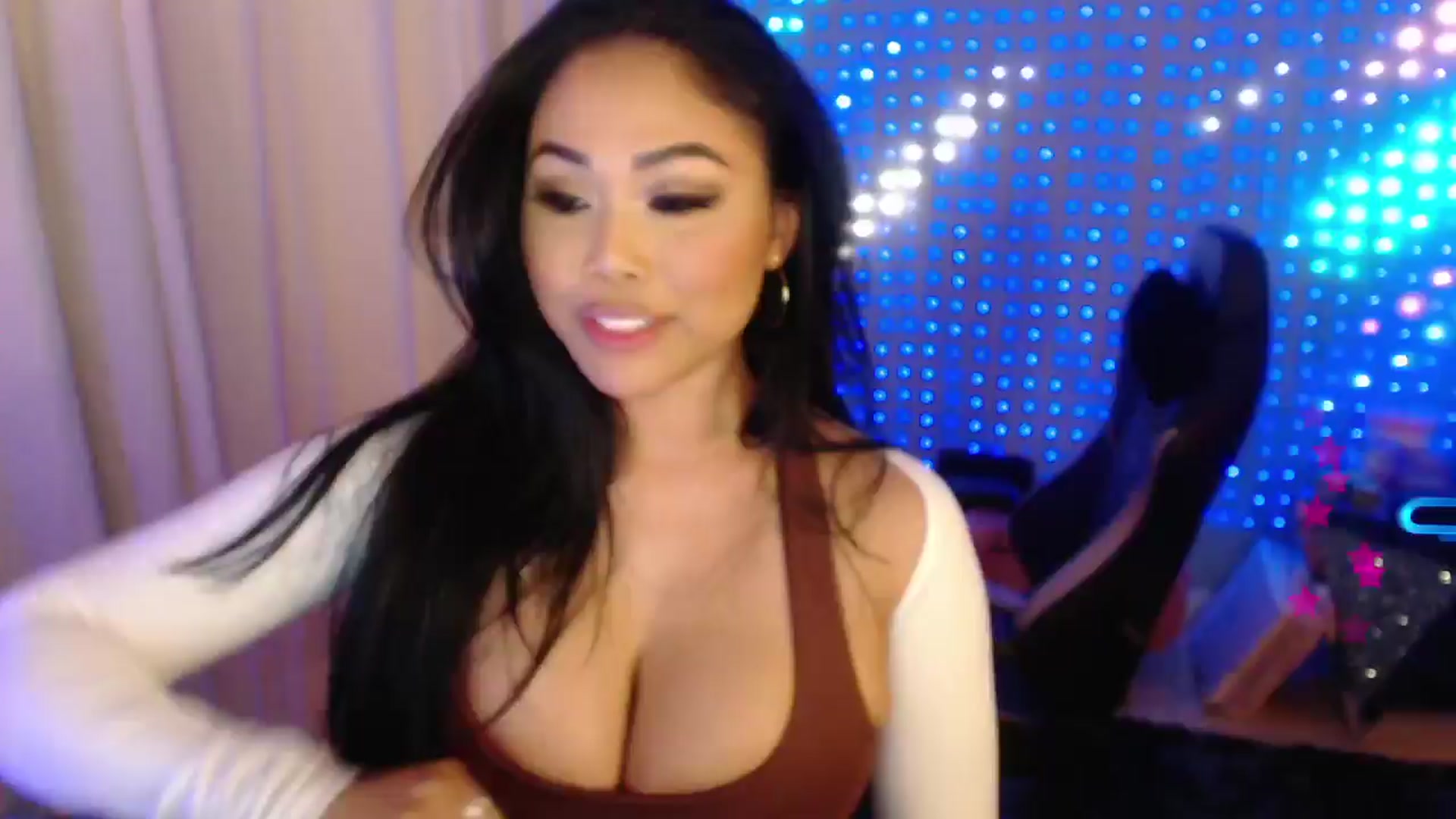 Gallery image thumbnail from SinCityVEE's myfreecams stream on, 04/06/2024, 08:17 image 8 of 20