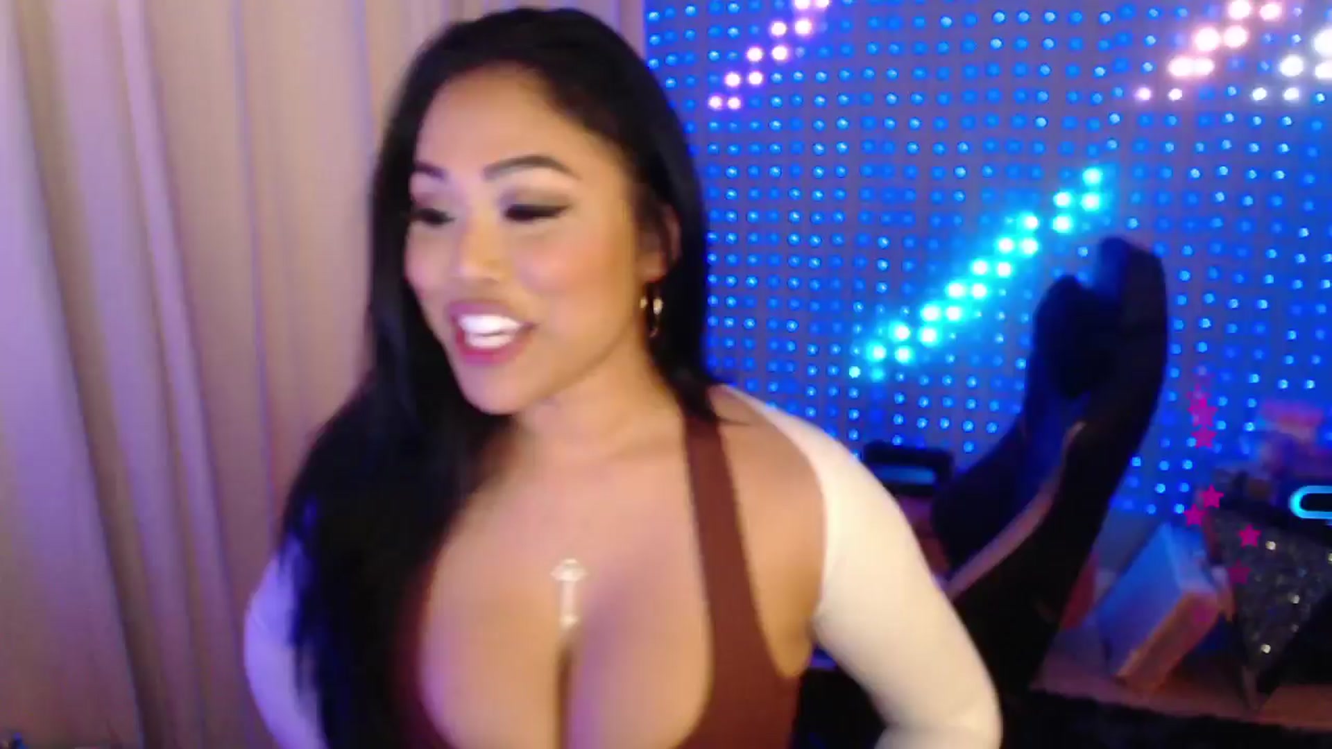 Gallery image thumbnail from SinCityVEE's myfreecams stream on, 04/06/2024, 08:17 image 7 of 20