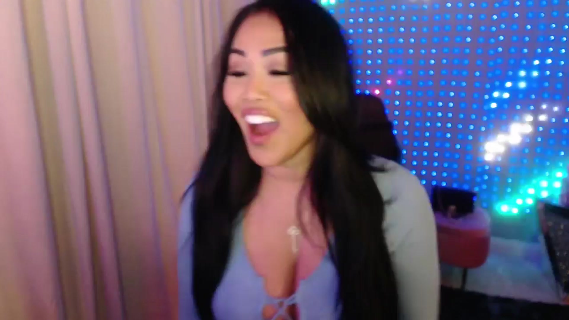 Gallery image thumbnail from SinCityVEE's myfreecams stream on, 04/10/2024, 04:19 image 16 of 20