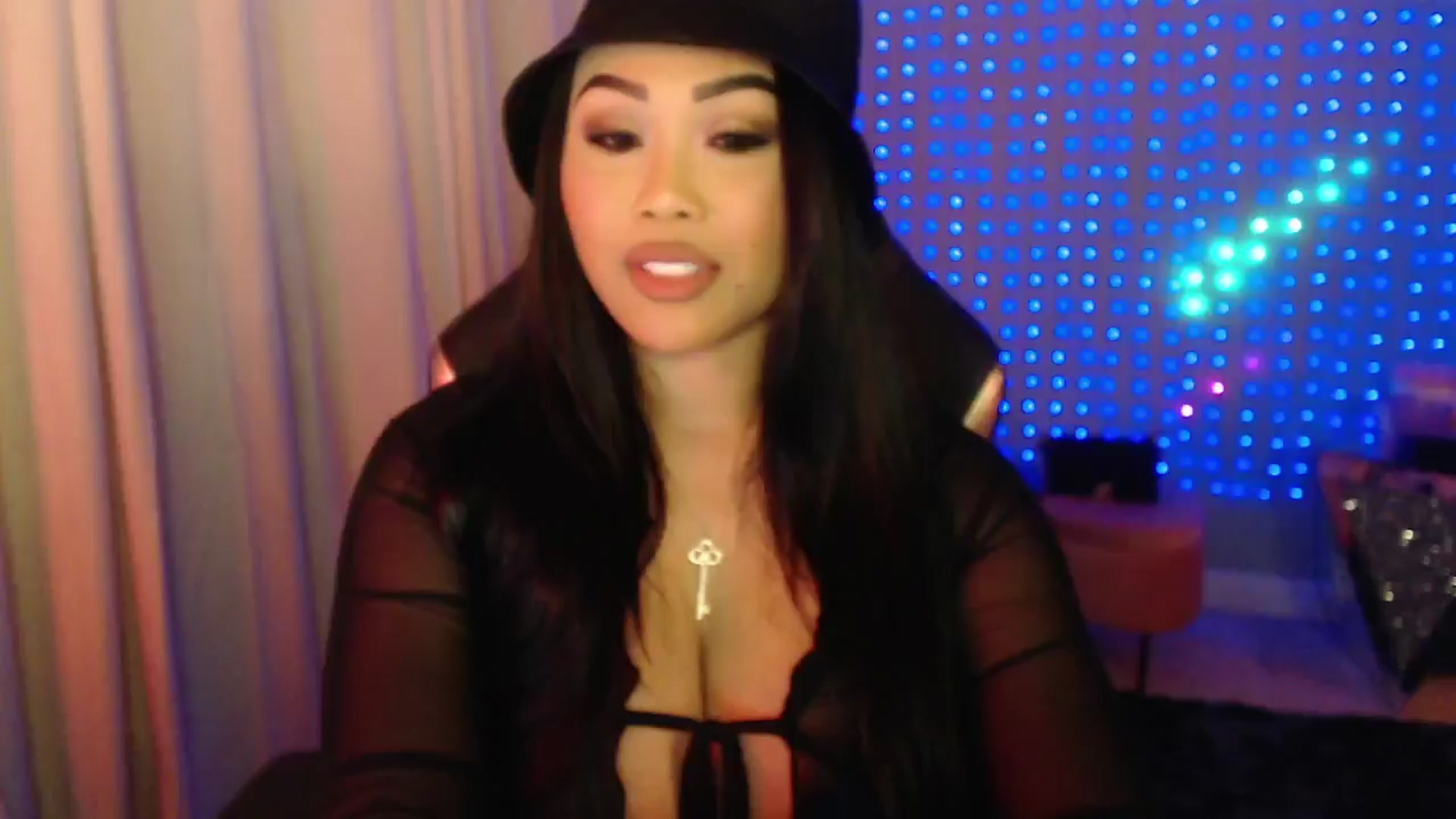 Gallery image thumbnail from SinCityVEE's myfreecams stream on, 04/11/2024, 06:53 image 3 of 20