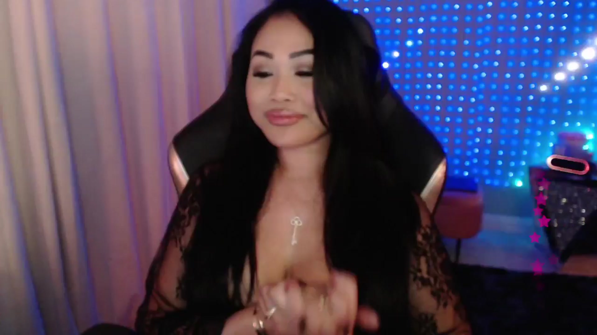 Gallery image thumbnail from SinCityVEE's myfreecams stream on, 04/14/2024, 07:36 image 13 of 20