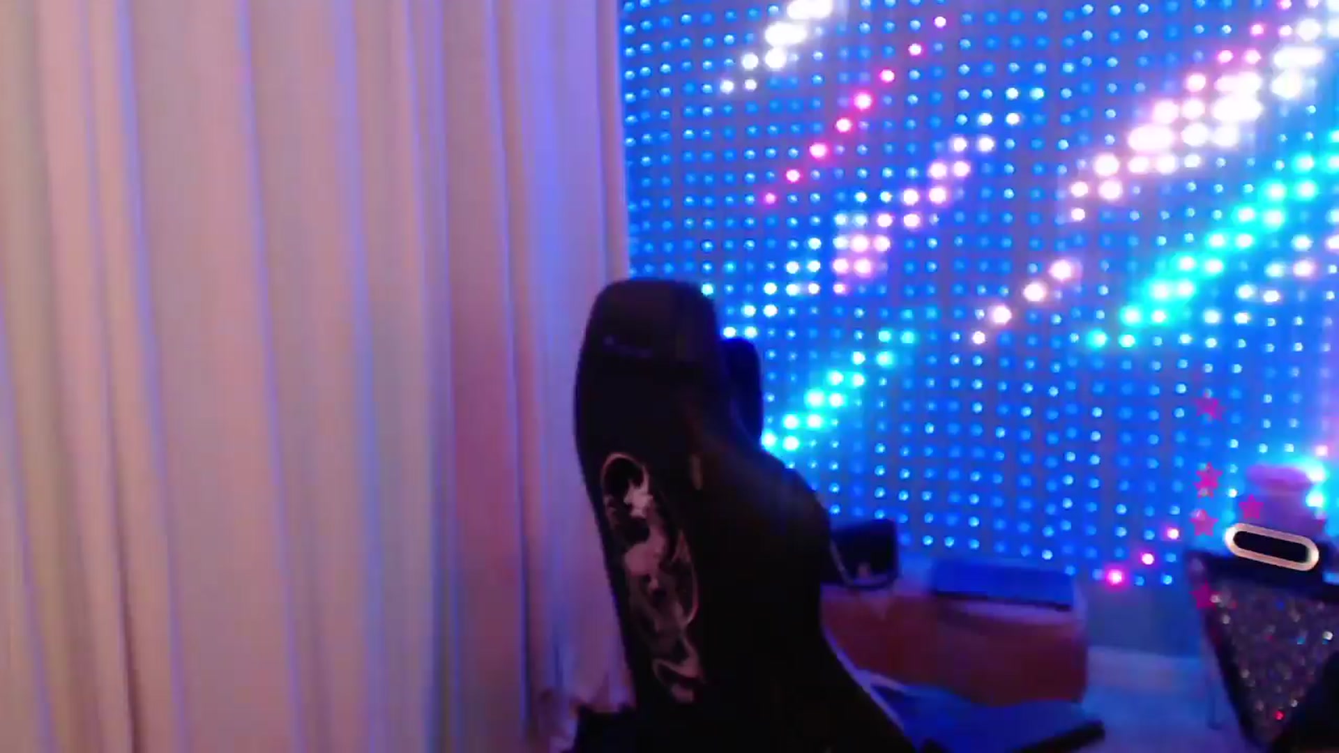 Gallery image thumbnail from SinCityVEE's myfreecams stream on, 04/14/2024, 07:36 image 6 of 20