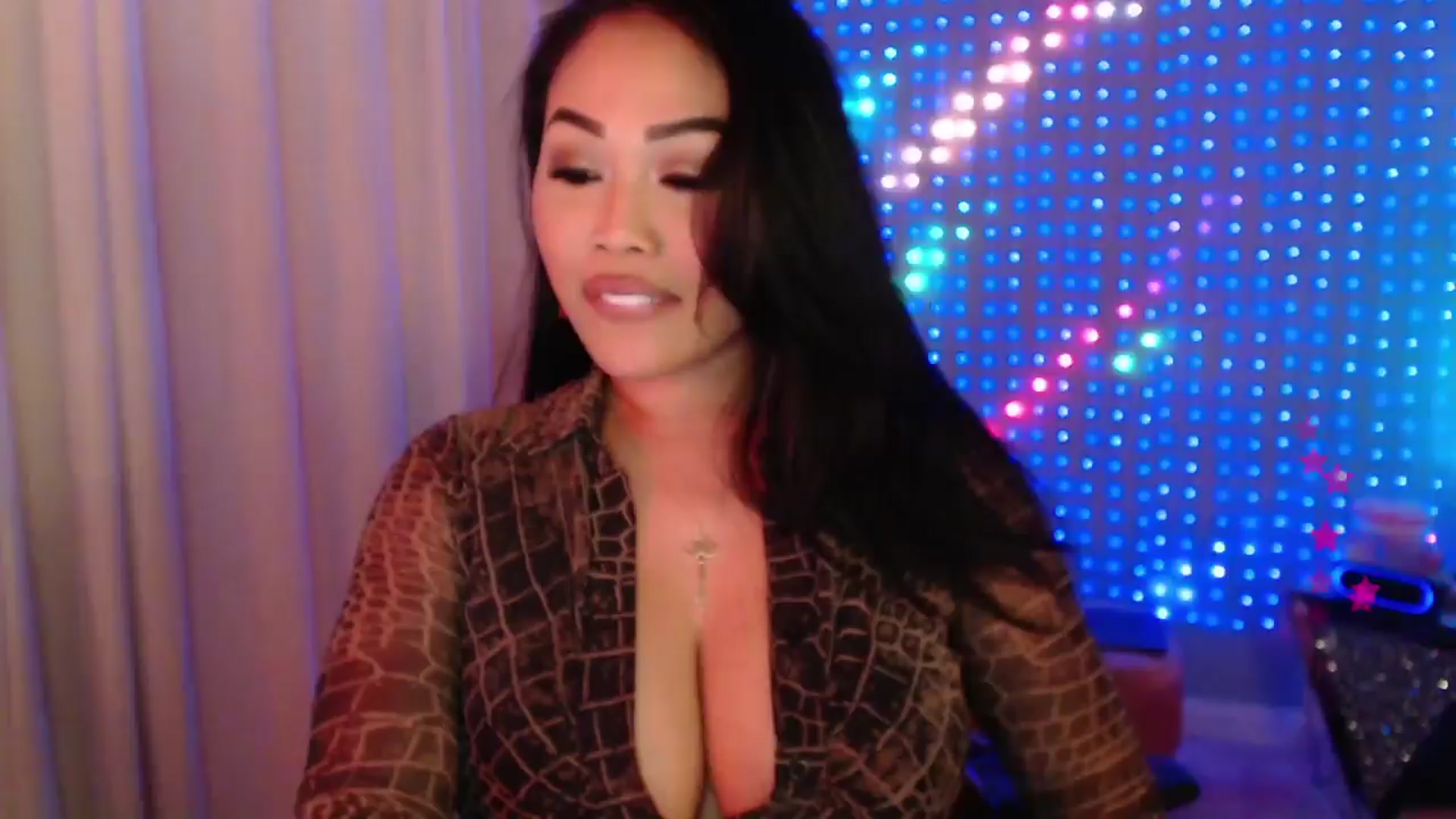 Gallery image thumbnail from SinCityVEE's myfreecams stream on, 04/14/2024, 07:36 image 2 of 20