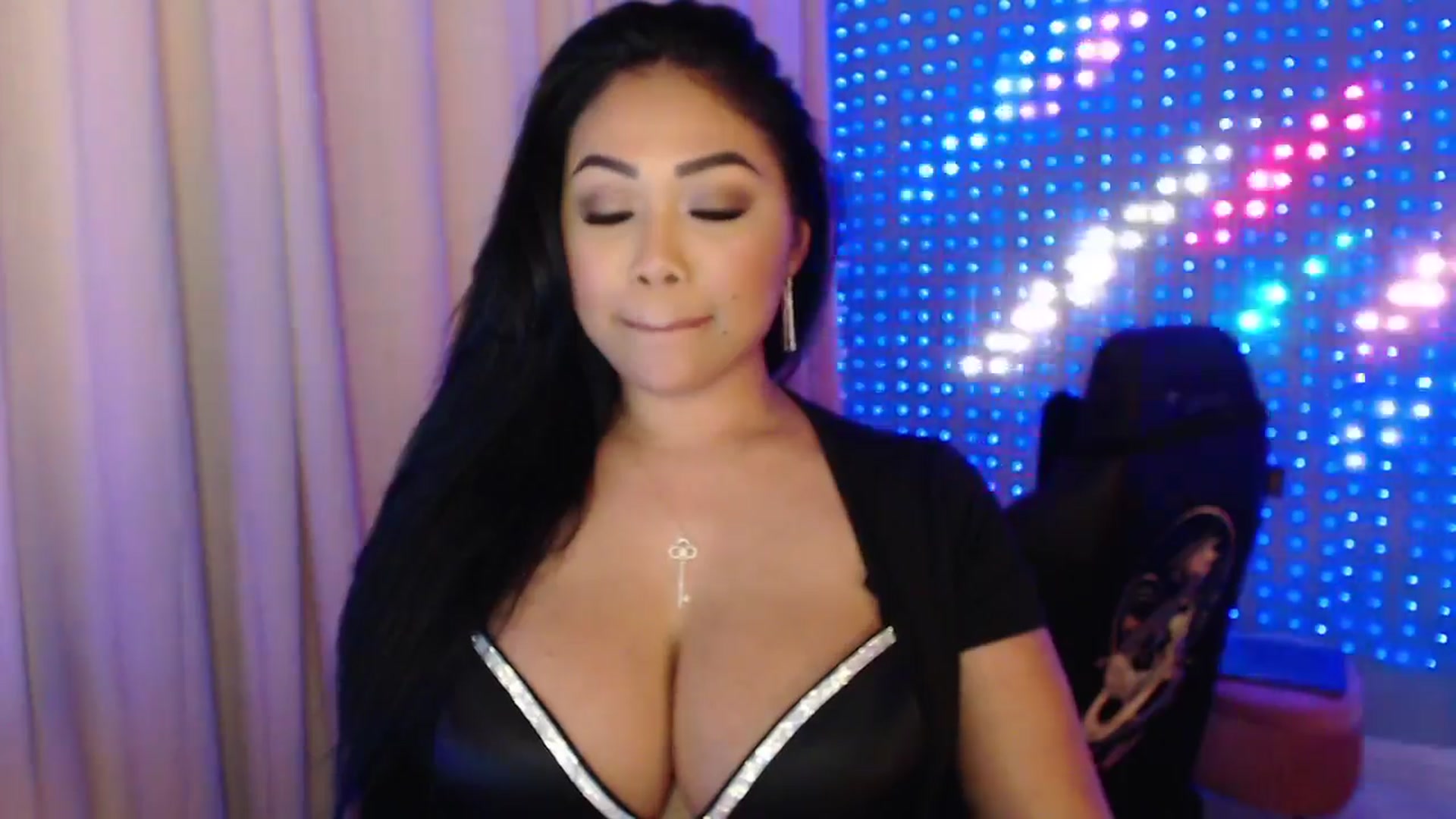 Gallery image thumbnail from SinCityVEE's myfreecams stream on, 04/15/2024, 08:10 image 18 of 20