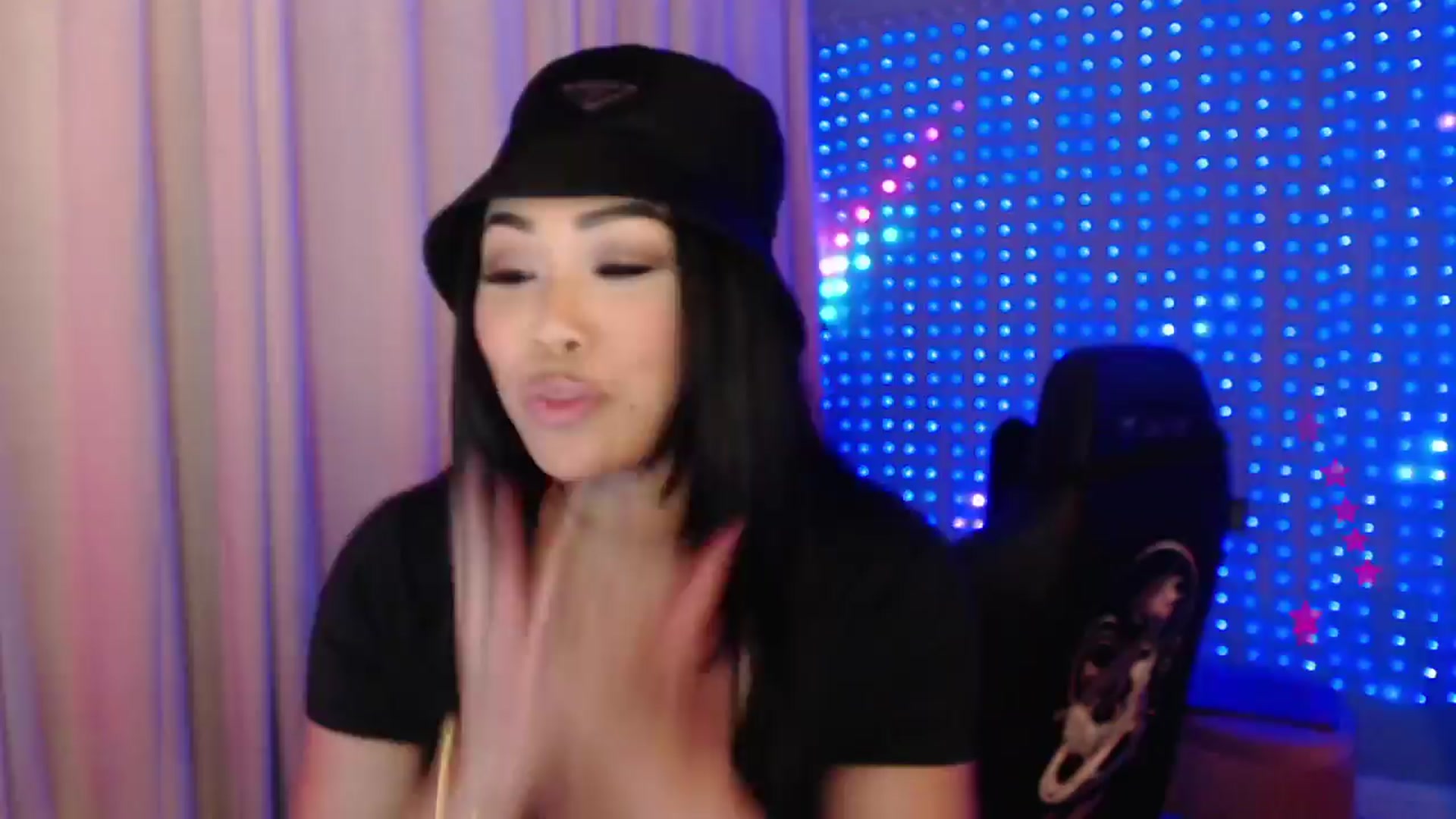 Gallery image thumbnail from SinCityVEE's myfreecams stream on, 04/15/2024, 08:10 image 8 of 20