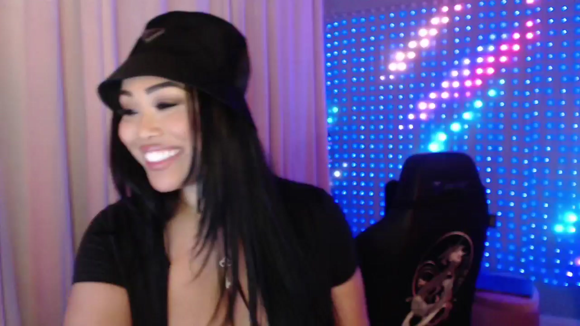 Gallery image thumbnail from SinCityVEE's myfreecams stream on, 04/15/2024, 08:10 image 6 of 20