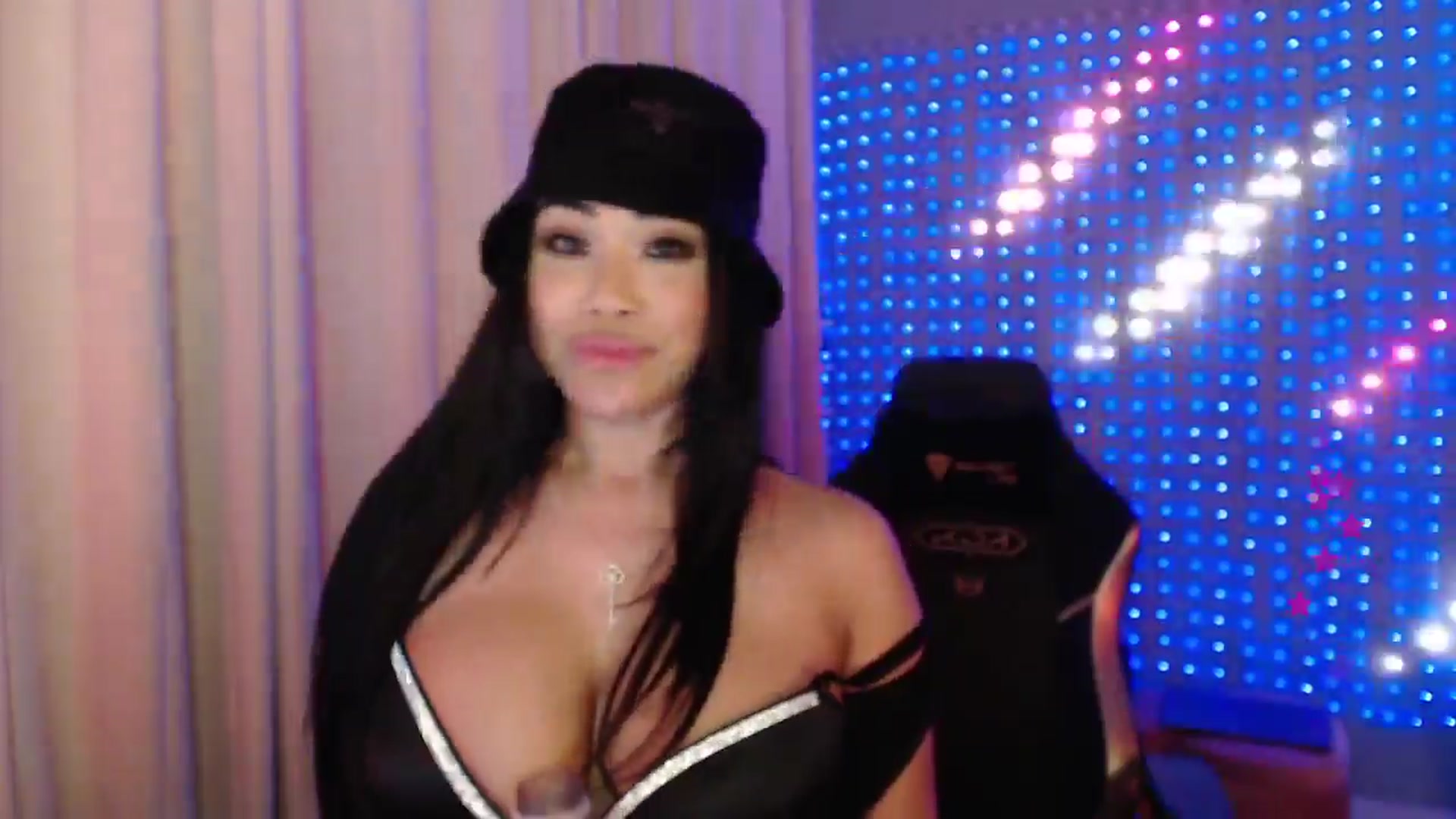 Gallery image thumbnail from SinCityVEE's myfreecams stream on, 04/15/2024, 08:10 image 12 of 20