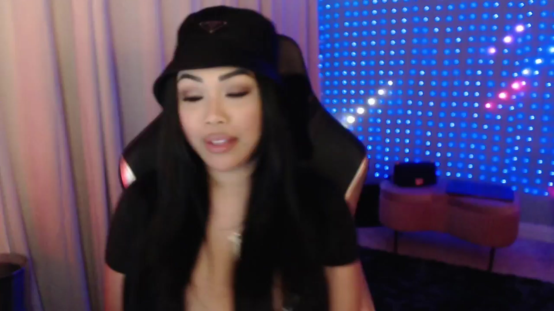 Gallery image thumbnail from SinCityVEE's myfreecams stream on, 04/15/2024, 08:10 image 2 of 20