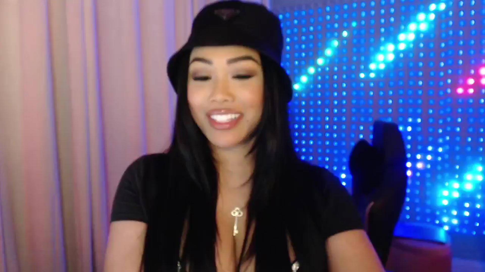 Gallery image thumbnail from SinCityVEE's myfreecams stream on, 04/15/2024, 08:10 image 5 of 20