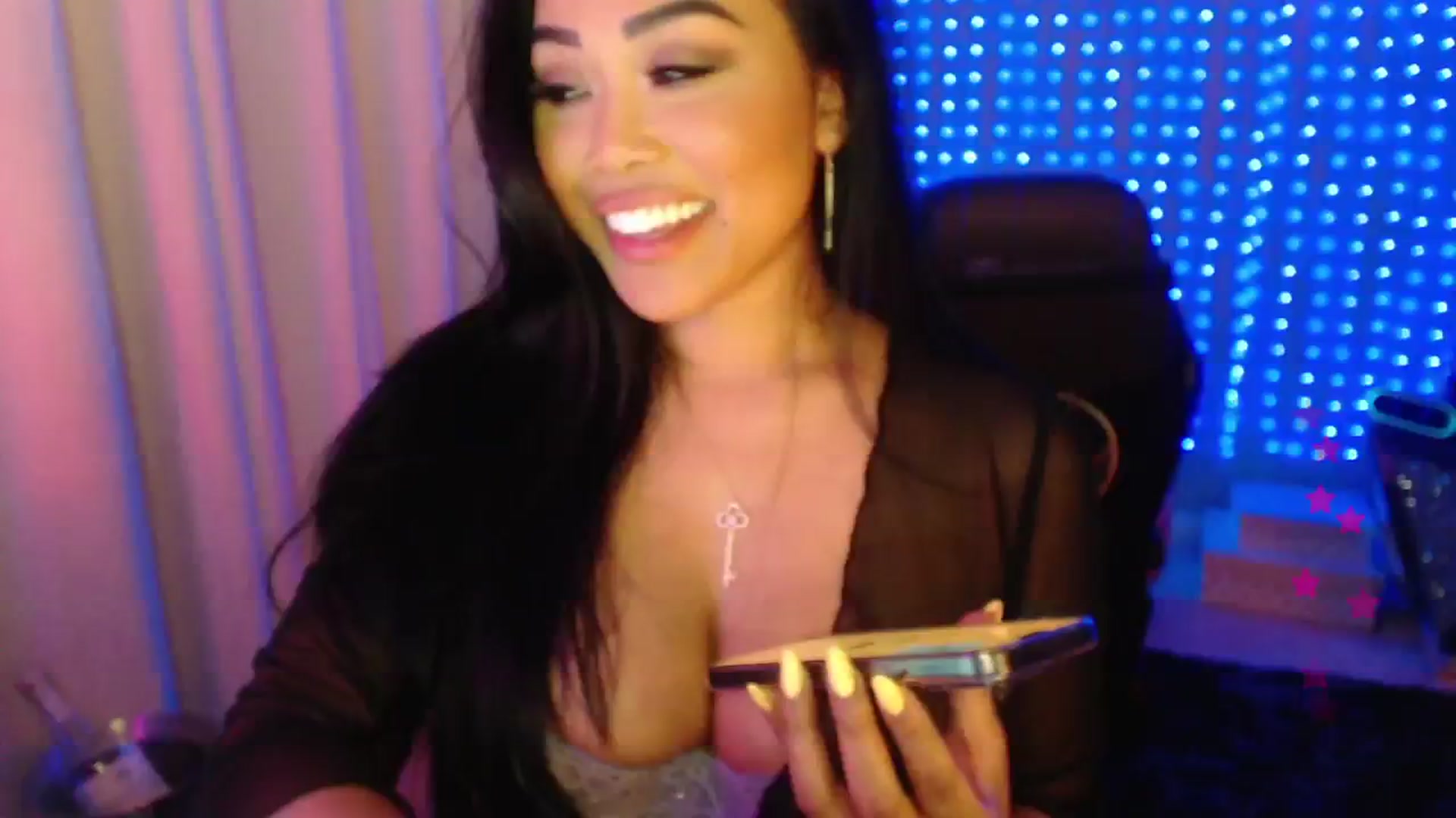 Gallery image thumbnail from SinCityVEE's myfreecams stream on, 04/19/2024, 07:10 image 2 of 20