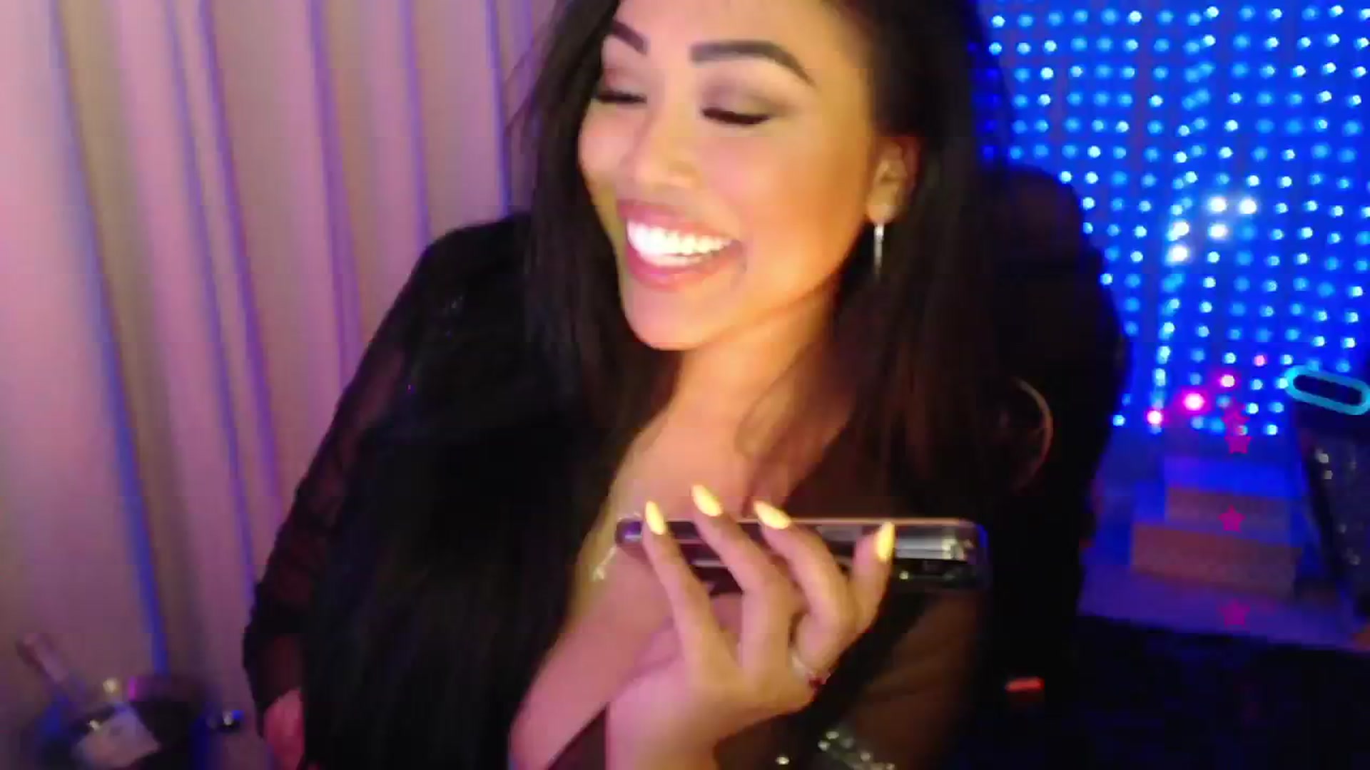 Gallery image thumbnail from SinCityVEE's myfreecams stream on, 04/19/2024, 07:10 image 18 of 20