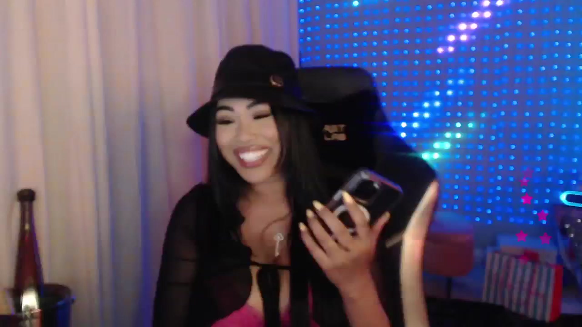 Gallery image thumbnail from SinCityVEE's myfreecams stream on, 04/27/2024, 06:02 image 17 of 20
