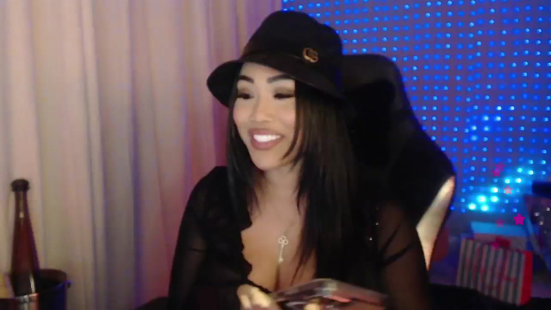 Gallery image thumbnail from SinCityVEE's myfreecams stream on, 04/27/2024, 06:02 image 12 of 20