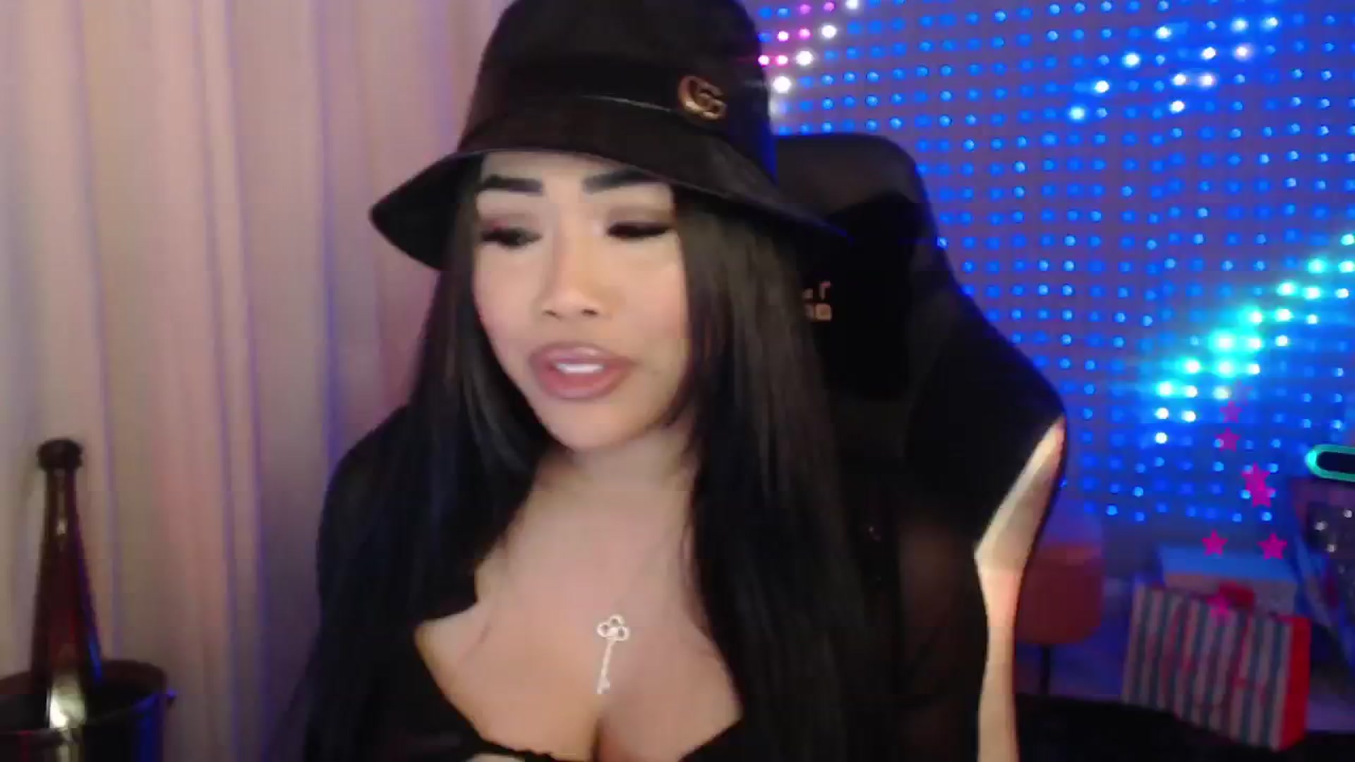 Gallery image thumbnail from SinCityVEE's myfreecams stream on, 04/27/2024, 06:02 image 7 of 20