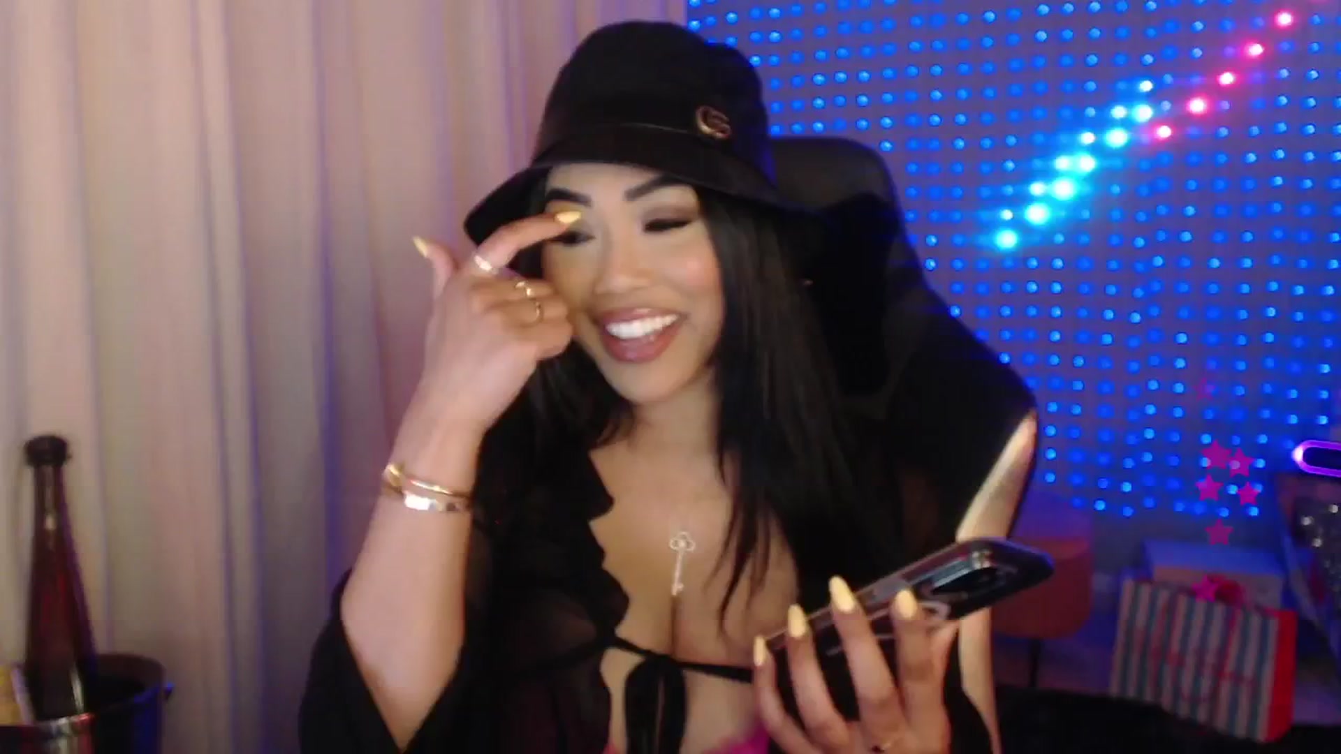 Gallery image thumbnail from SinCityVEE's myfreecams stream on, 04/27/2024, 06:02 image 11 of 20