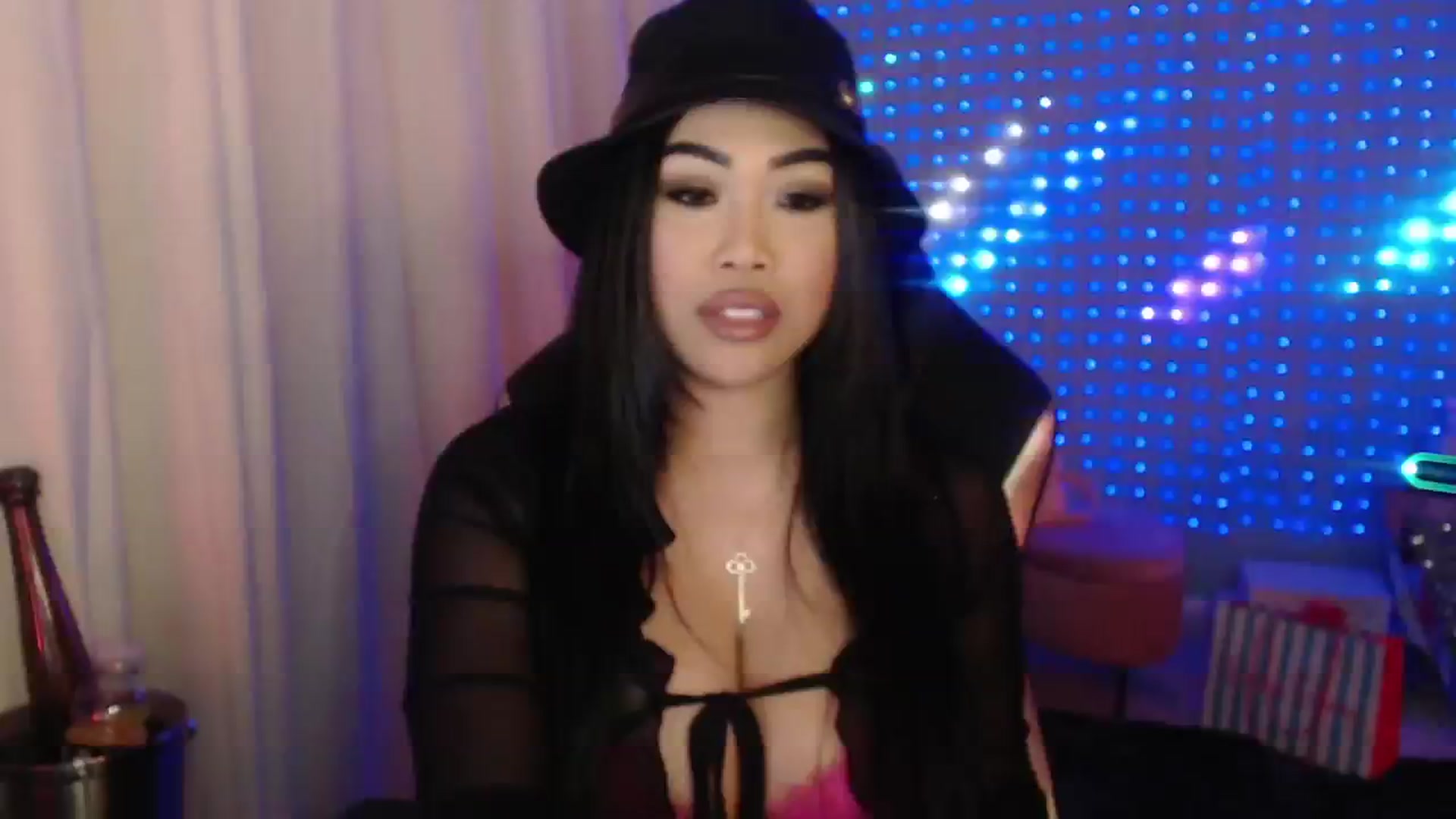 Gallery image thumbnail from SinCityVEE's myfreecams stream on, 04/27/2024, 06:02 image 2 of 20