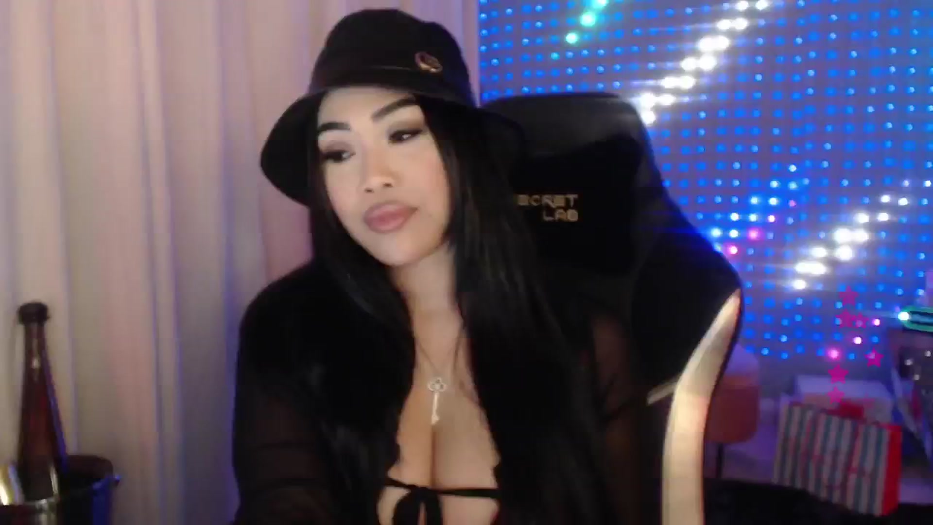 Gallery image thumbnail from SinCityVEE's myfreecams stream on, 04/27/2024, 06:02 image 9 of 20