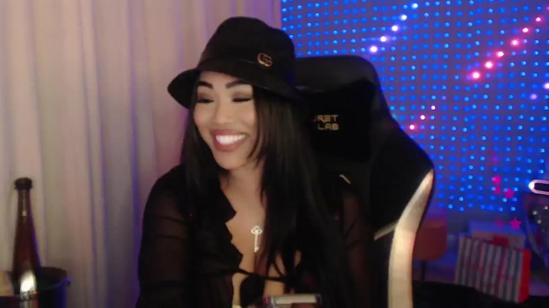 Gallery image thumbnail from SinCityVEE's myfreecams stream on, 04/27/2024, 06:02 image 15 of 20