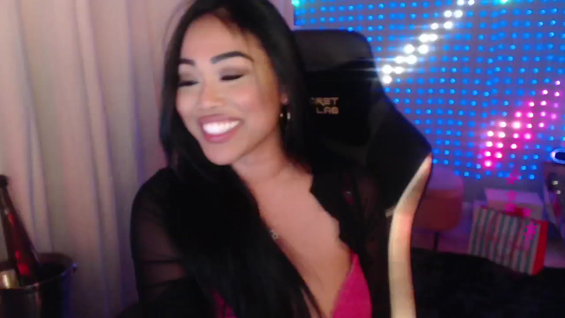 Gallery image thumbnail from SinCityVEE's myfreecams stream on, 04/27/2024, 08:35 image 10 of 20