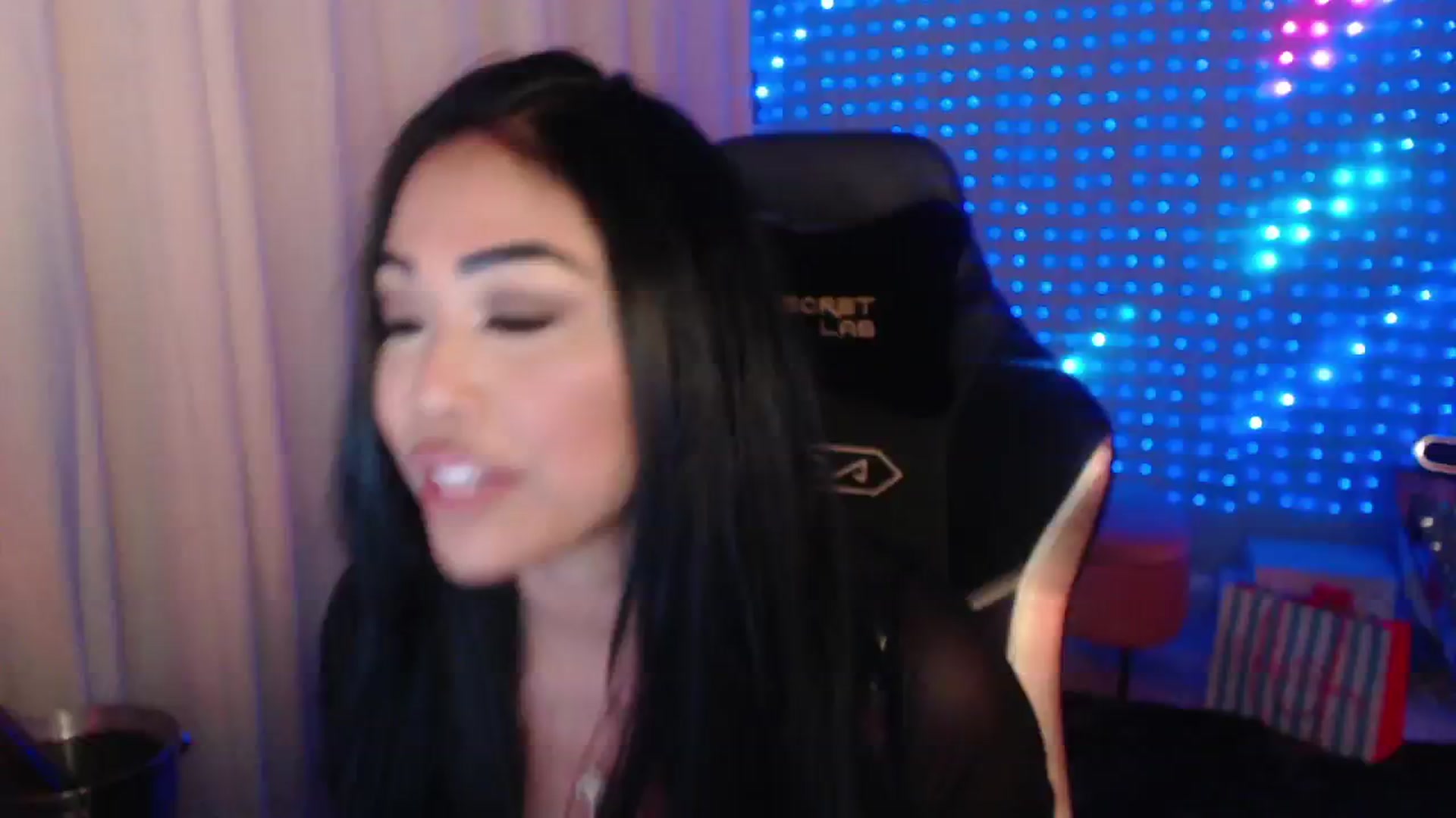 Gallery image thumbnail from SinCityVEE's myfreecams stream on, 04/27/2024, 08:35 image 2 of 20
