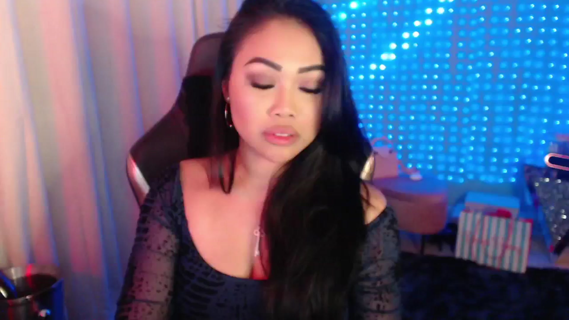 Gallery image thumbnail from SinCityVEE's myfreecams stream on, 05/01/2024, 08:51 image 17 of 20