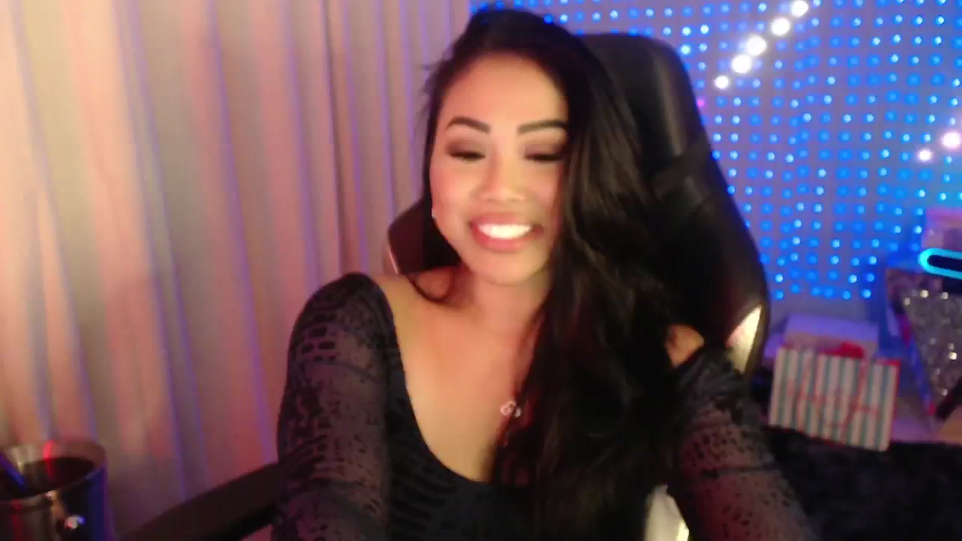 Gallery image thumbnail from SinCityVEE's myfreecams stream on, 05/01/2024, 08:51 image 13 of 20