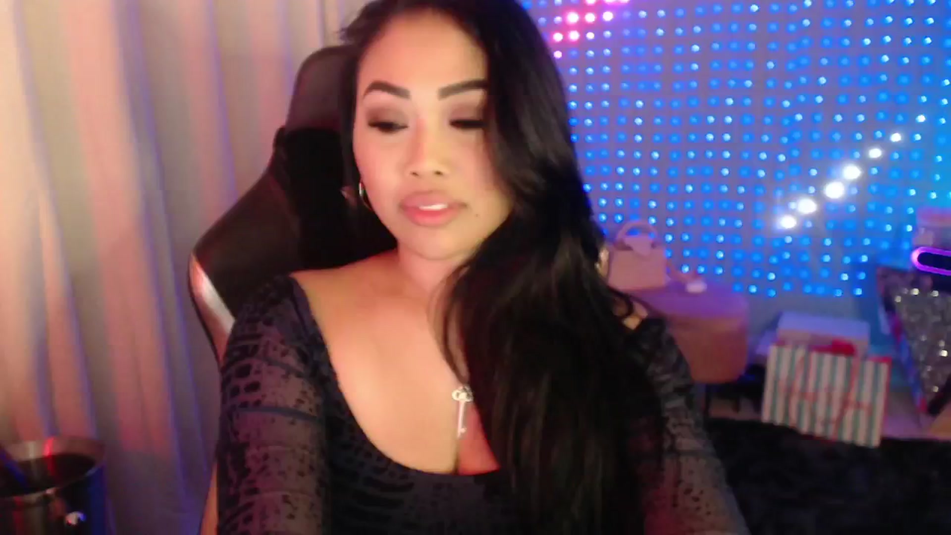 Gallery image thumbnail from SinCityVEE's myfreecams stream on, 05/01/2024, 08:51 image 15 of 20