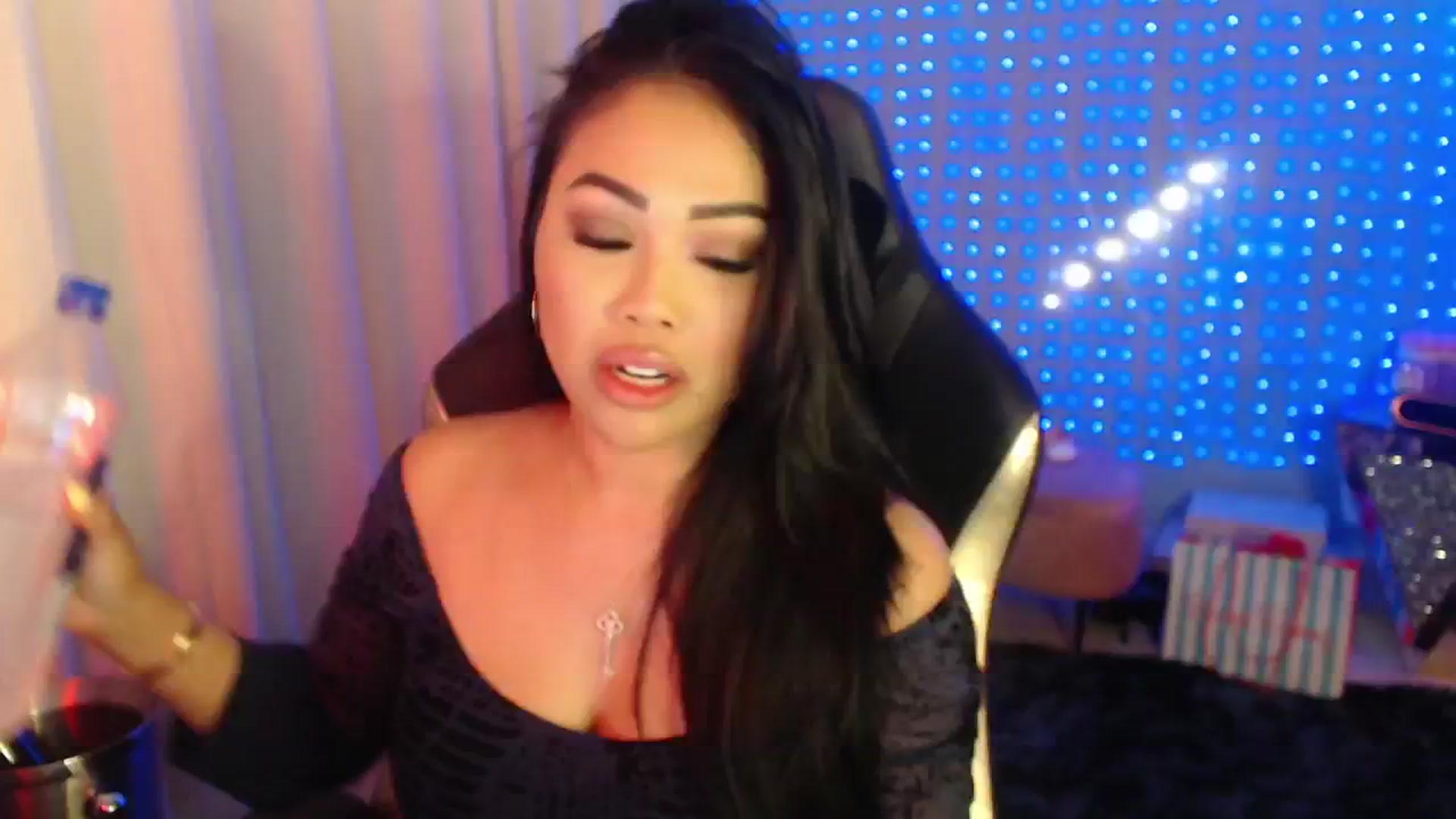Gallery image thumbnail from SinCityVEE's myfreecams stream on, 05/01/2024, 08:51 image 12 of 20