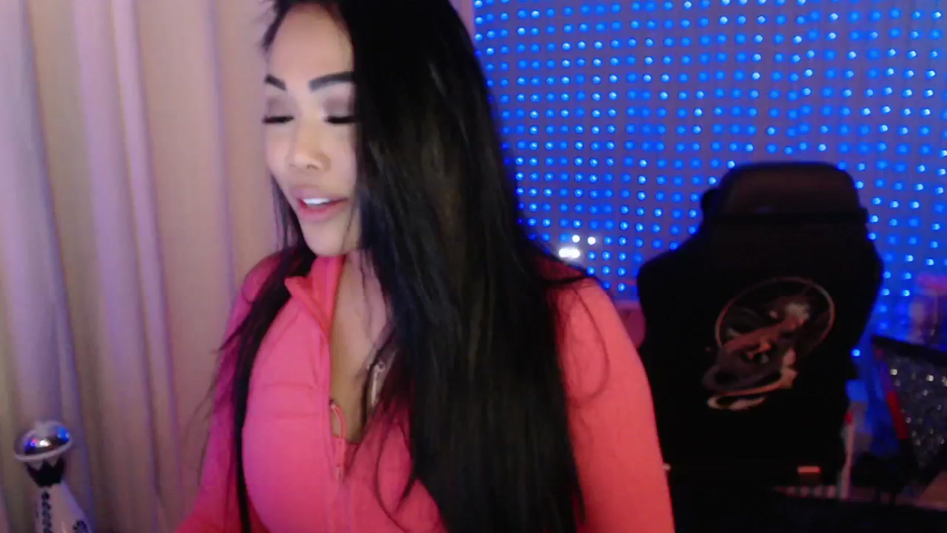 Gallery image thumbnail from SinCityVEE's myfreecams stream on, 05/04/2024, 07:42 image 13 of 20