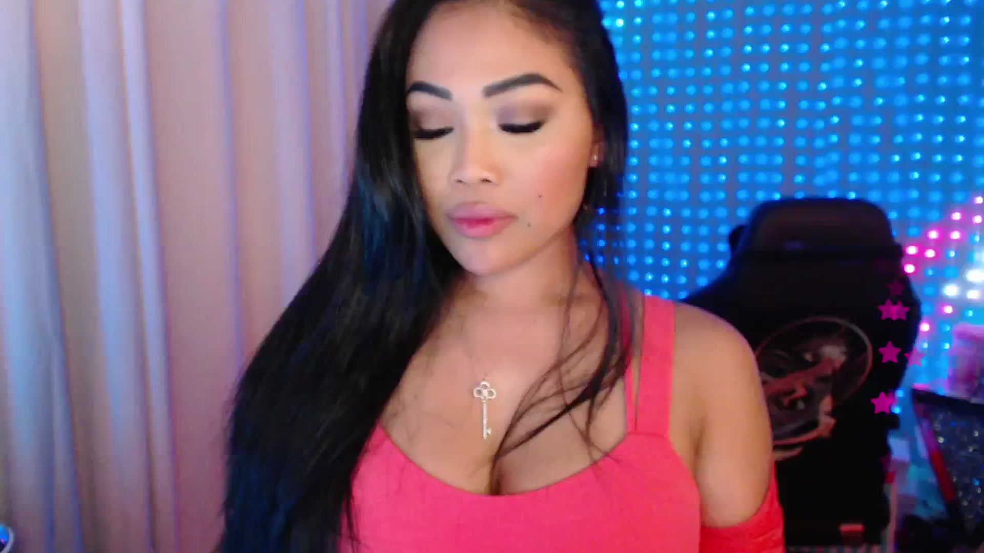 Gallery image thumbnail from SinCityVEE's myfreecams stream on, 05/04/2024, 07:42 image 17 of 20