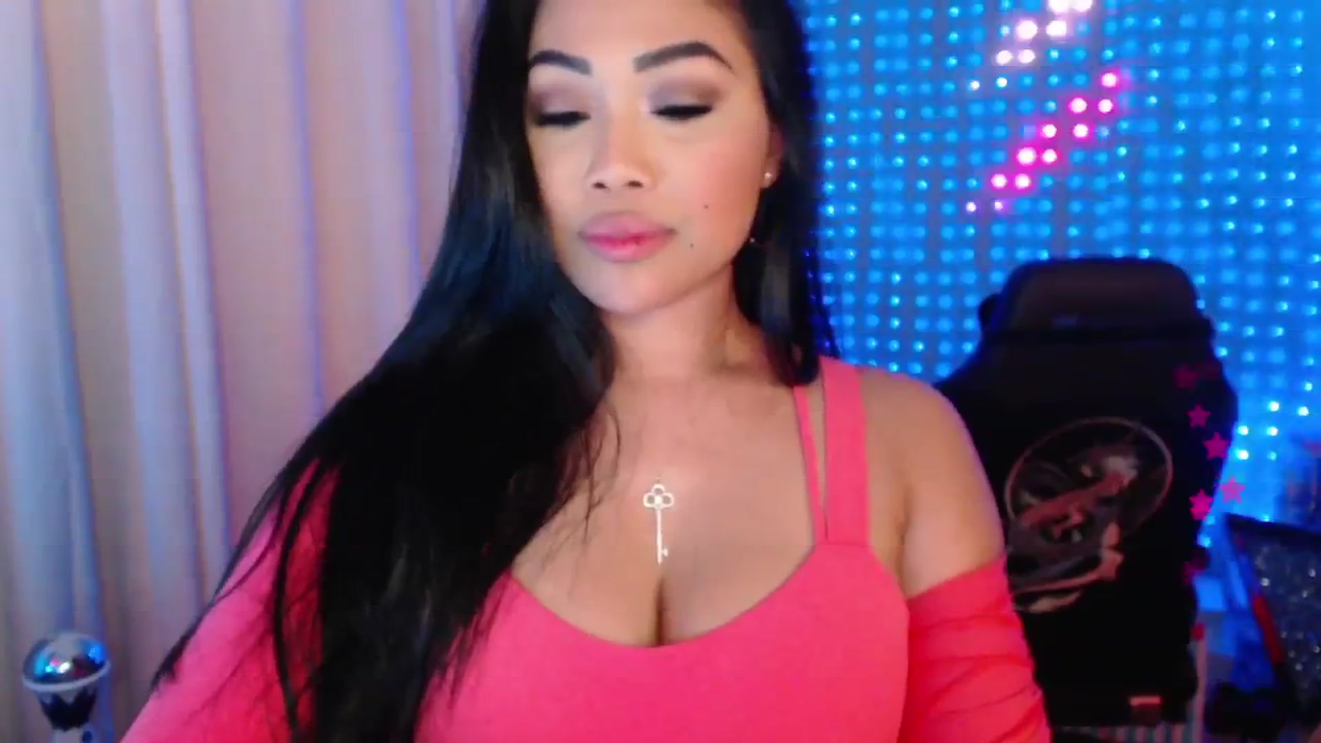 Gallery image thumbnail from SinCityVEE's myfreecams stream on, 05/04/2024, 07:42 image 18 of 20