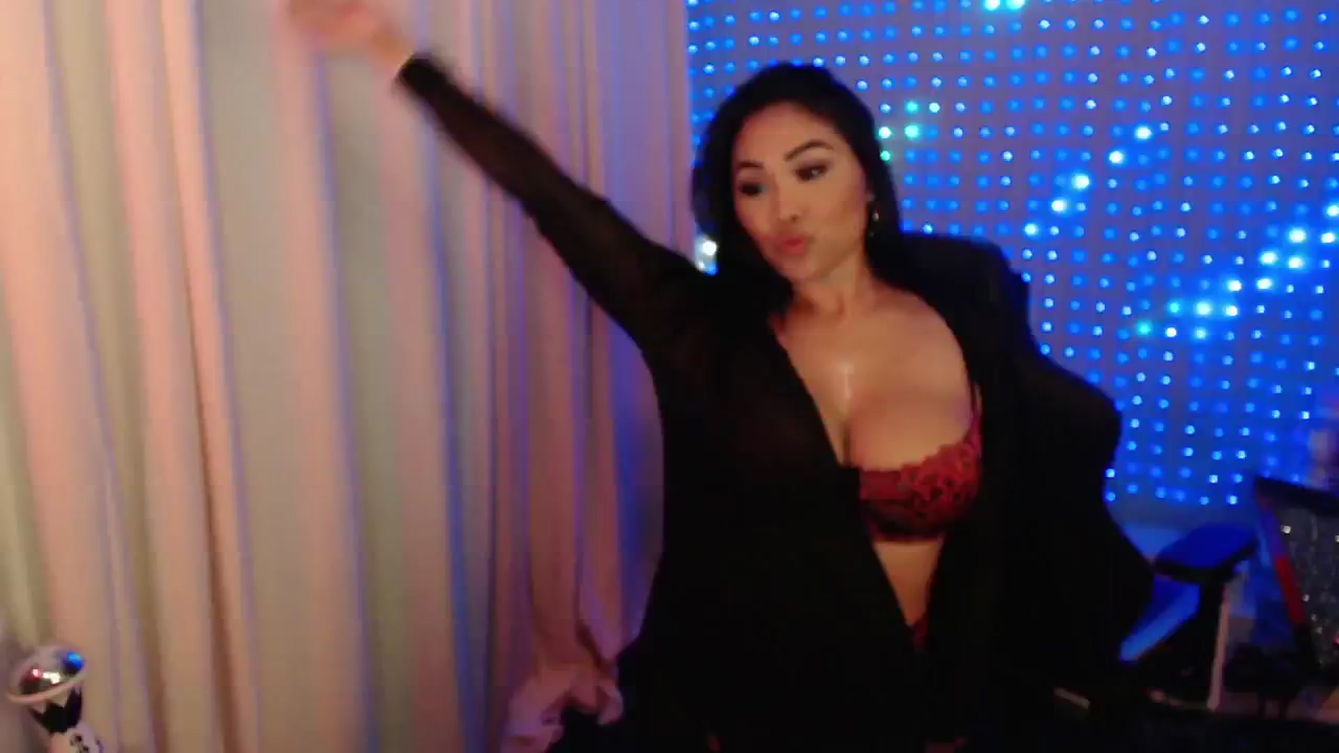 Gallery image thumbnail from SinCityVEE's myfreecams stream on, 05/04/2024, 09:28 image 4 of 20