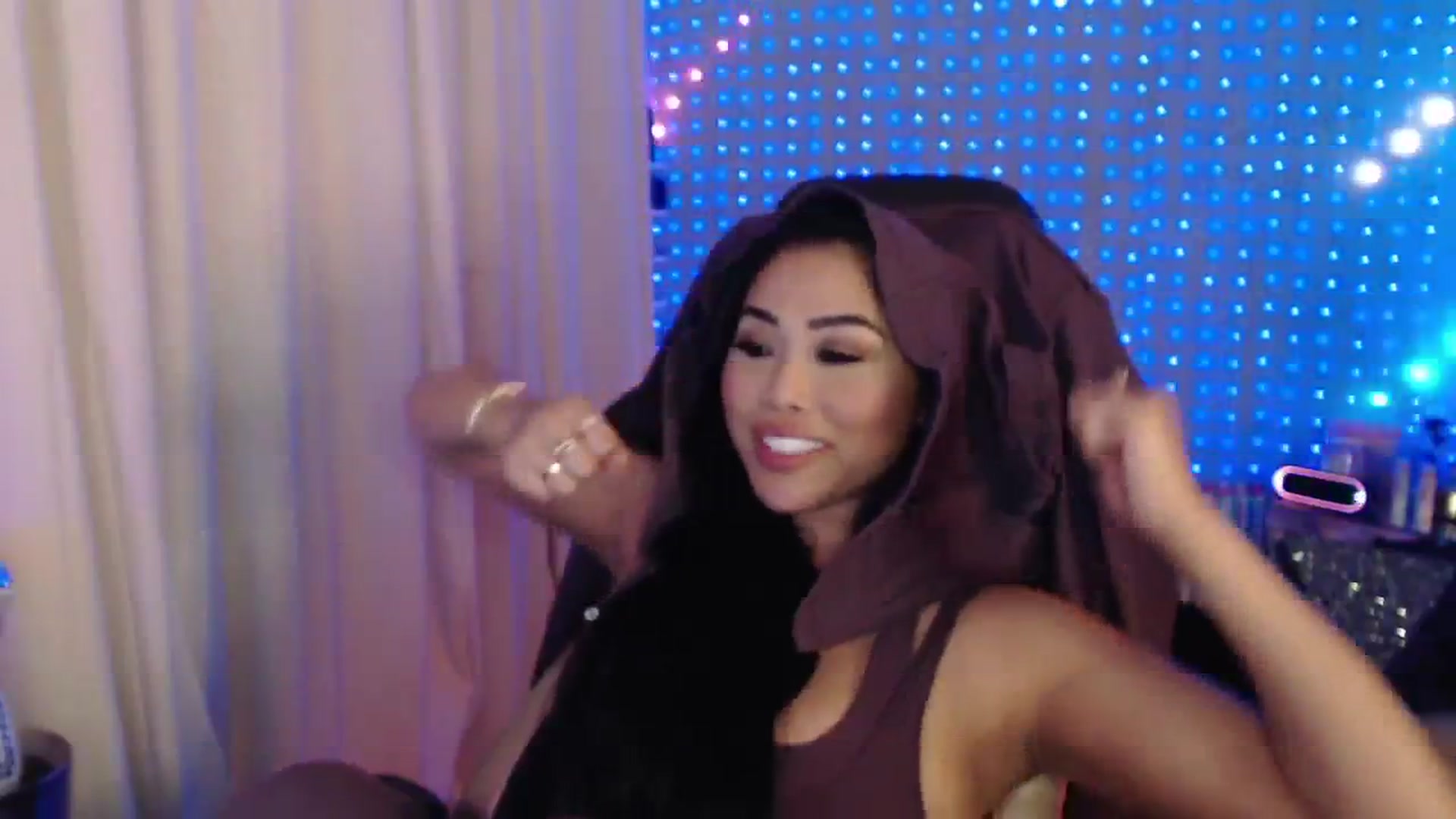Gallery image thumbnail from SinCityVEE's myfreecams stream on, 05/11/2024, 10:27 image 19 of 20