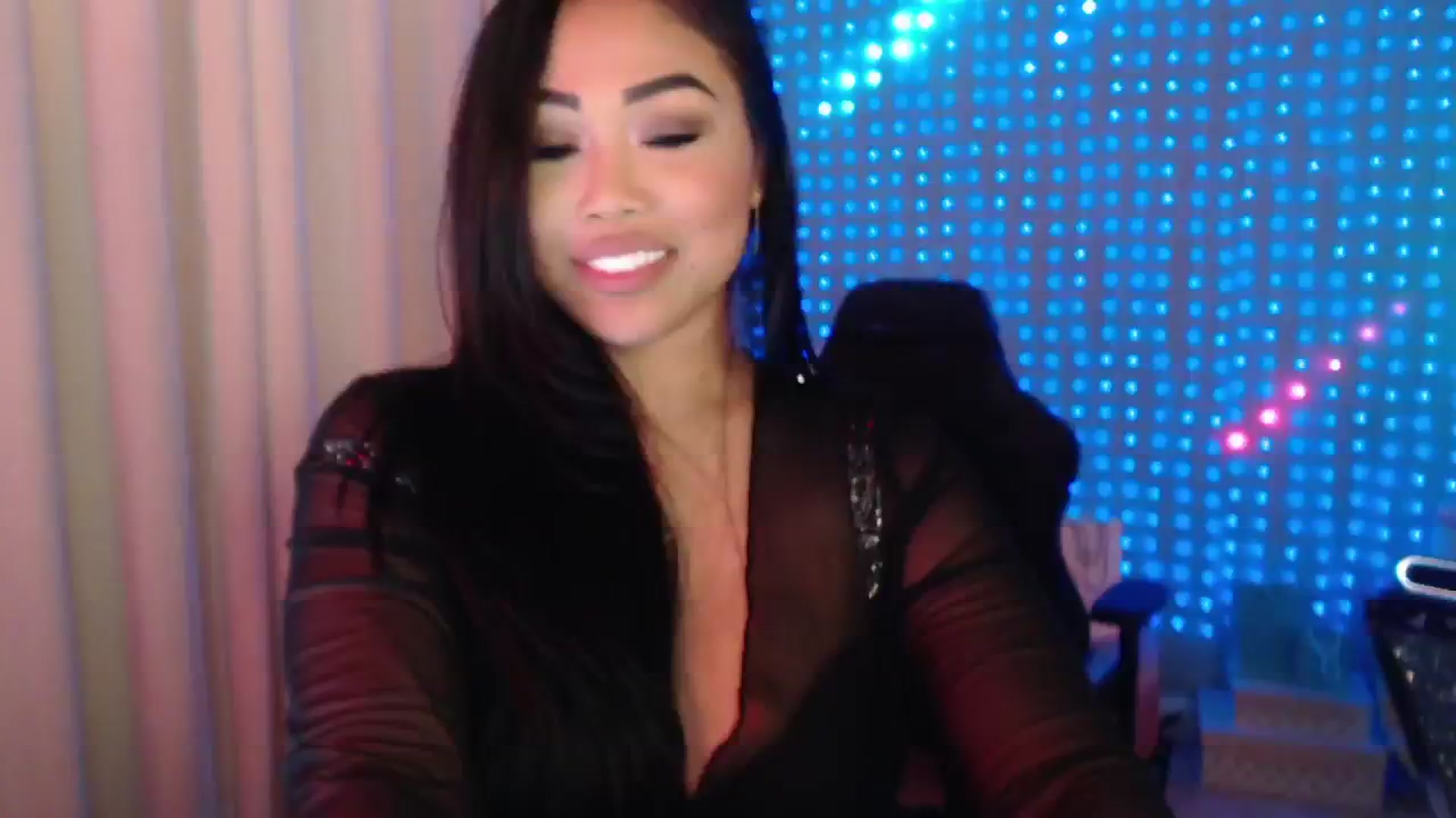 Gallery image thumbnail from SinCityVEE's myfreecams stream on, 05/20/2024, 08:50 image 10 of 20