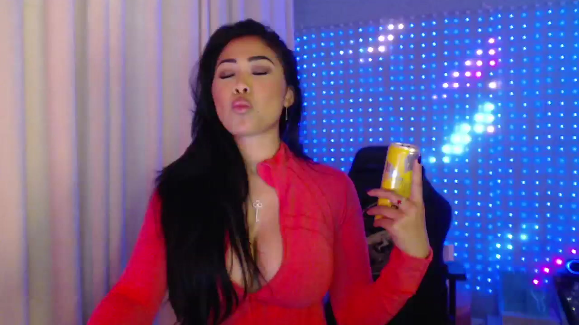 Gallery image thumbnail from SinCityVEE's myfreecams stream on, 05/20/2024, 08:50 image 17 of 20