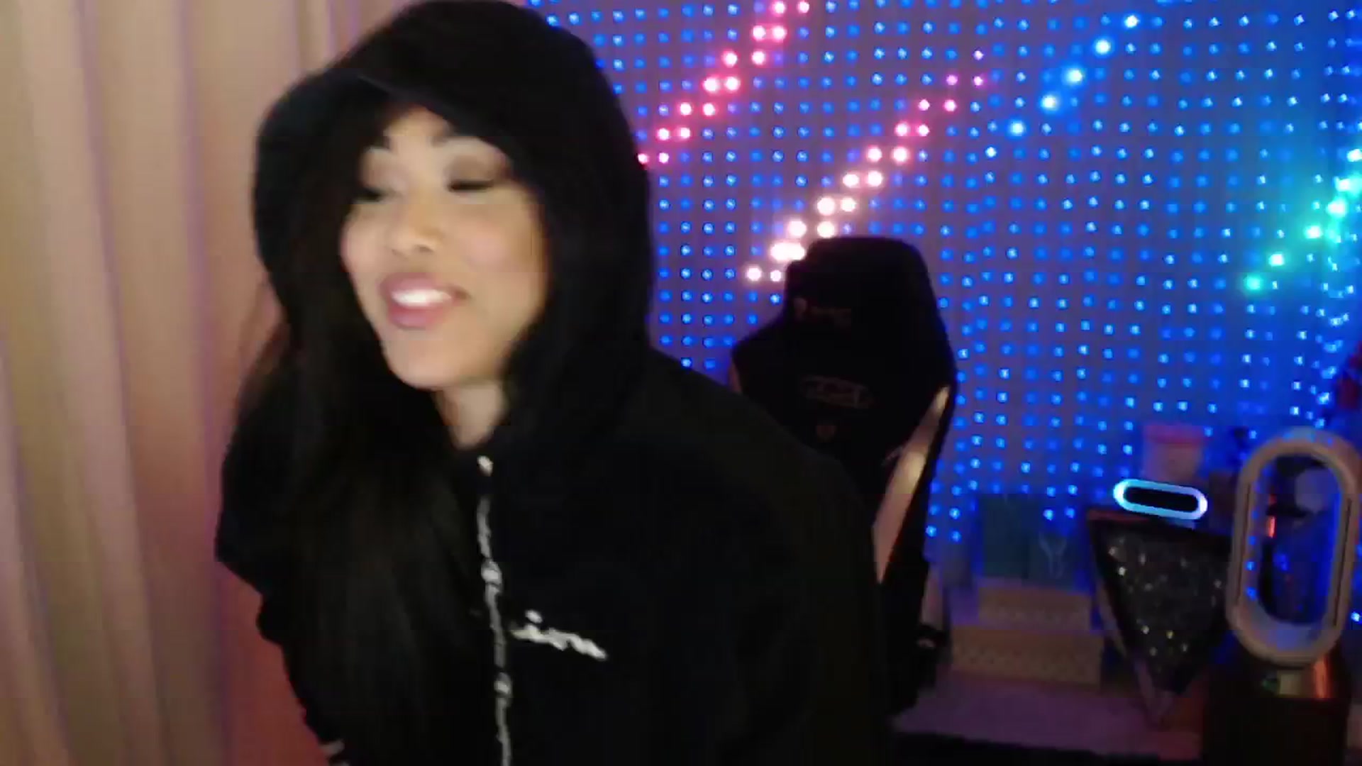 Gallery image thumbnail from SinCityVEE's myfreecams stream on, 05/25/2024, 06:54 image 15 of 20