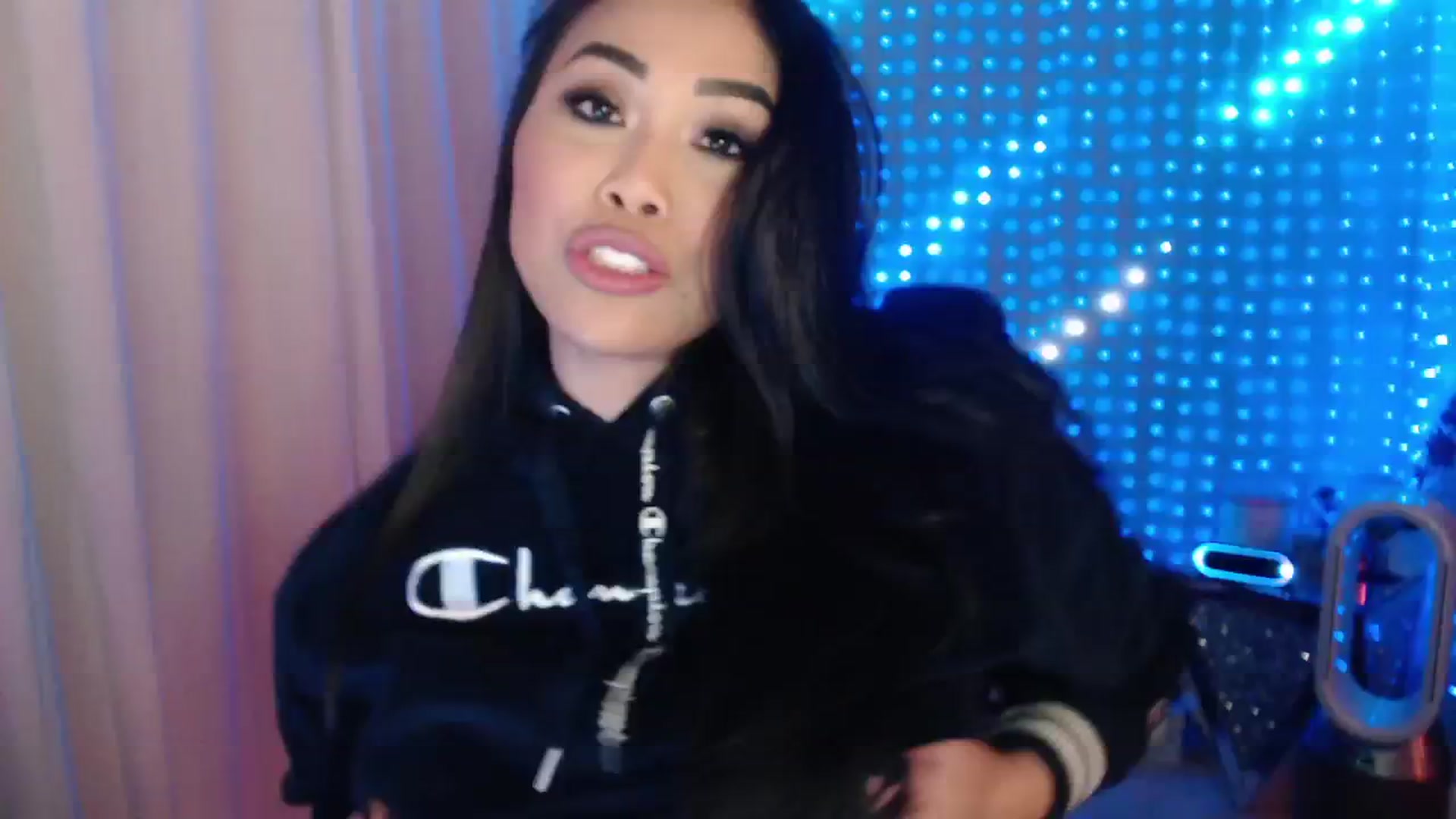 Gallery image thumbnail from SinCityVEE's myfreecams stream on, 05/25/2024, 06:54 image 10 of 20